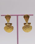 Golden shell earrings (pierced ears)