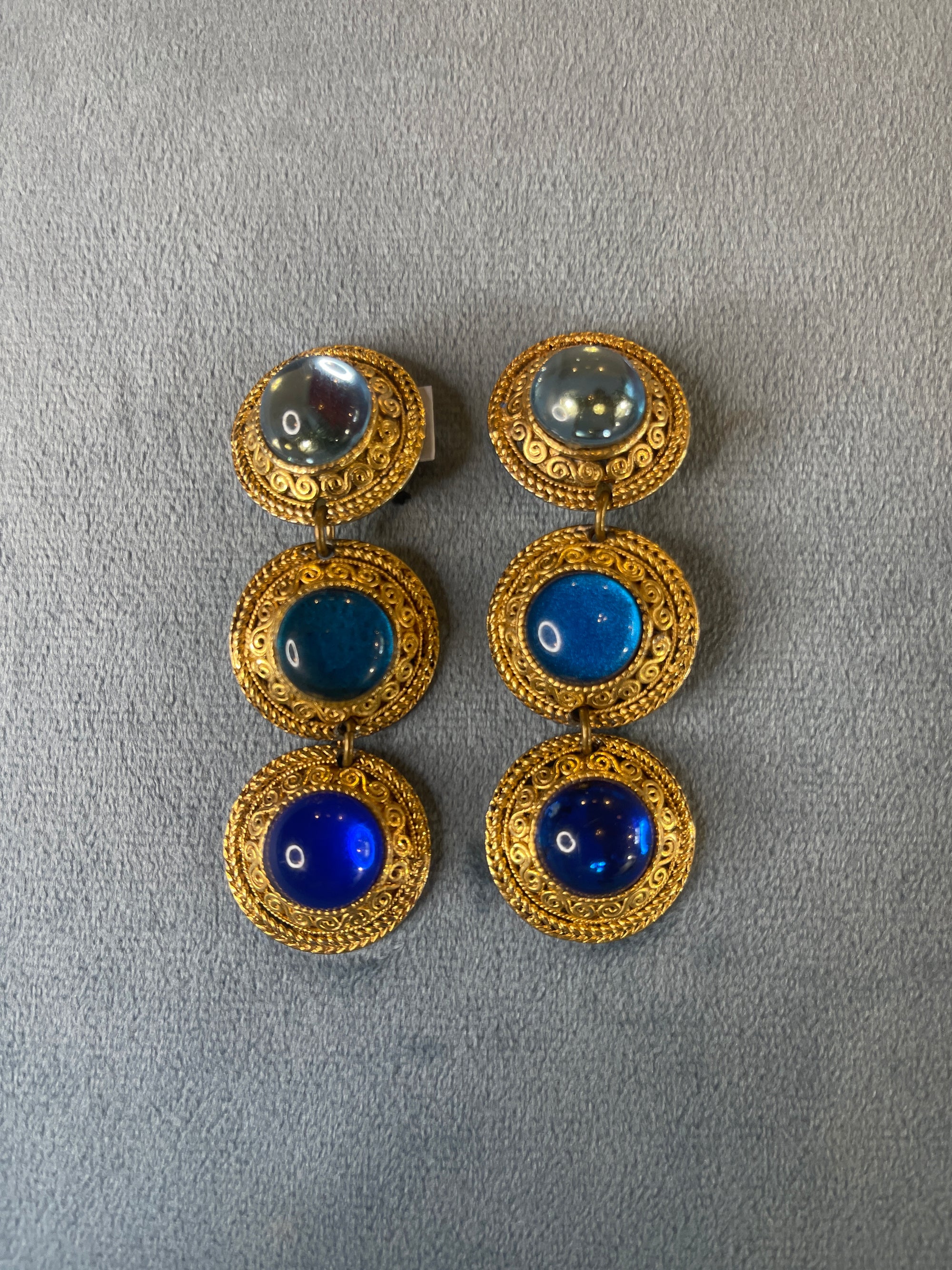 Golden blue round dangly clips 250