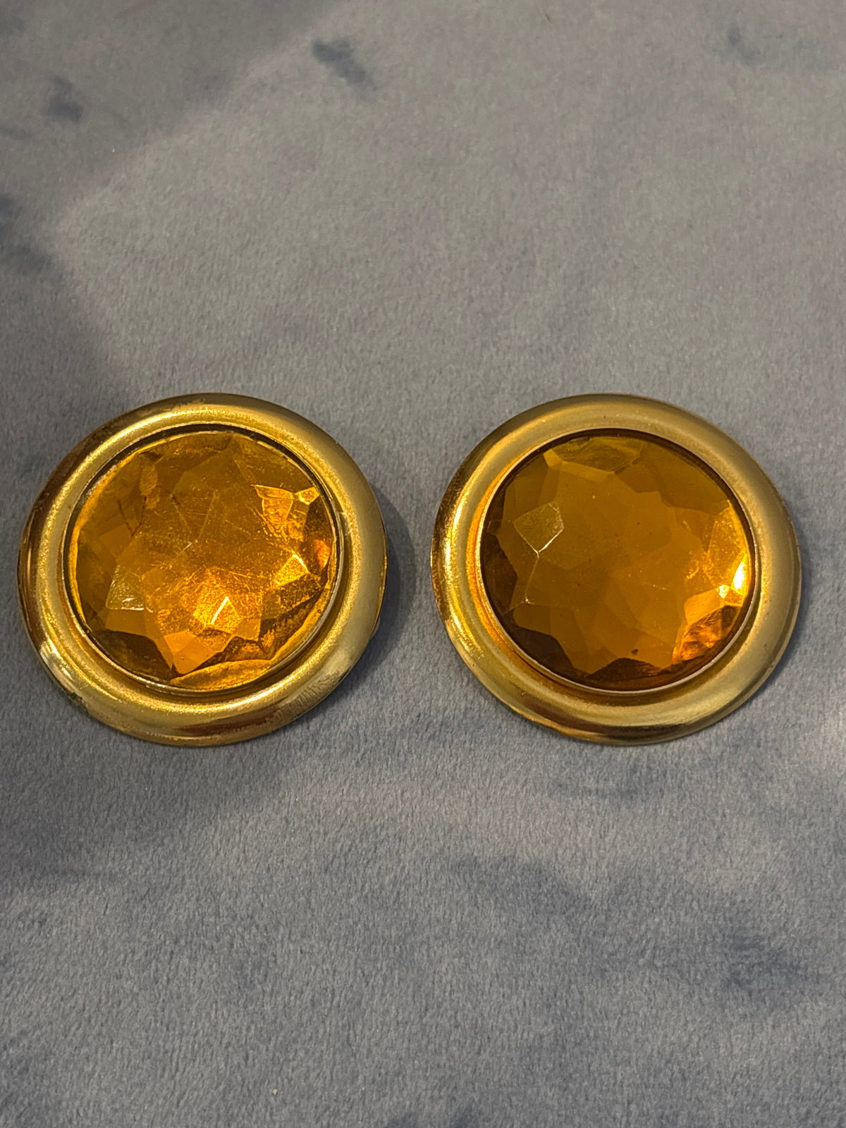 Villani golden orange round compact clips NA 110