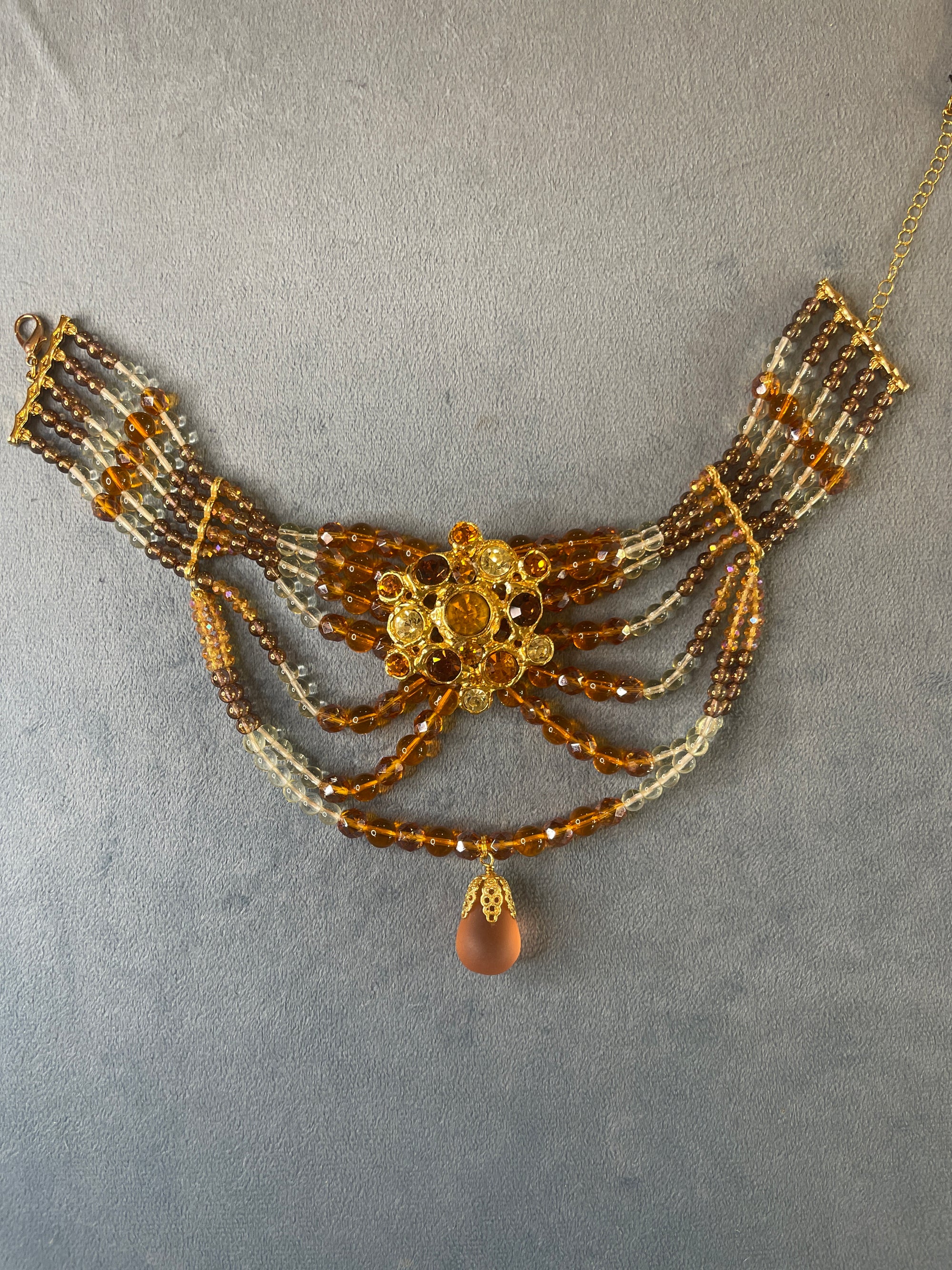 AN pearly amber glass golden mount necklace 410