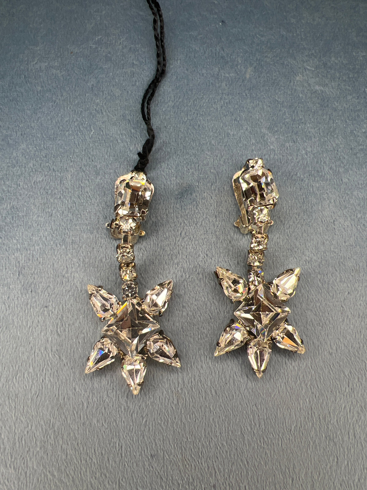 Shiny flowers dangly clips 129