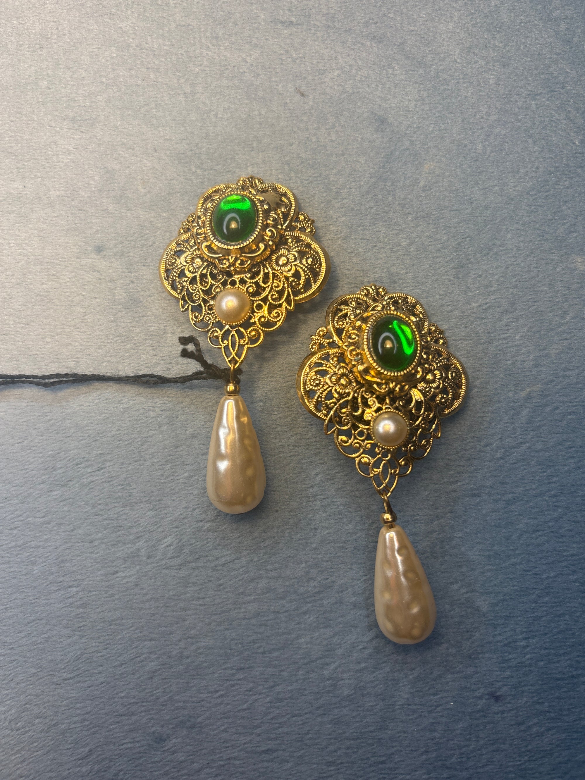 NA golden baroque green pearly dangly clips 169