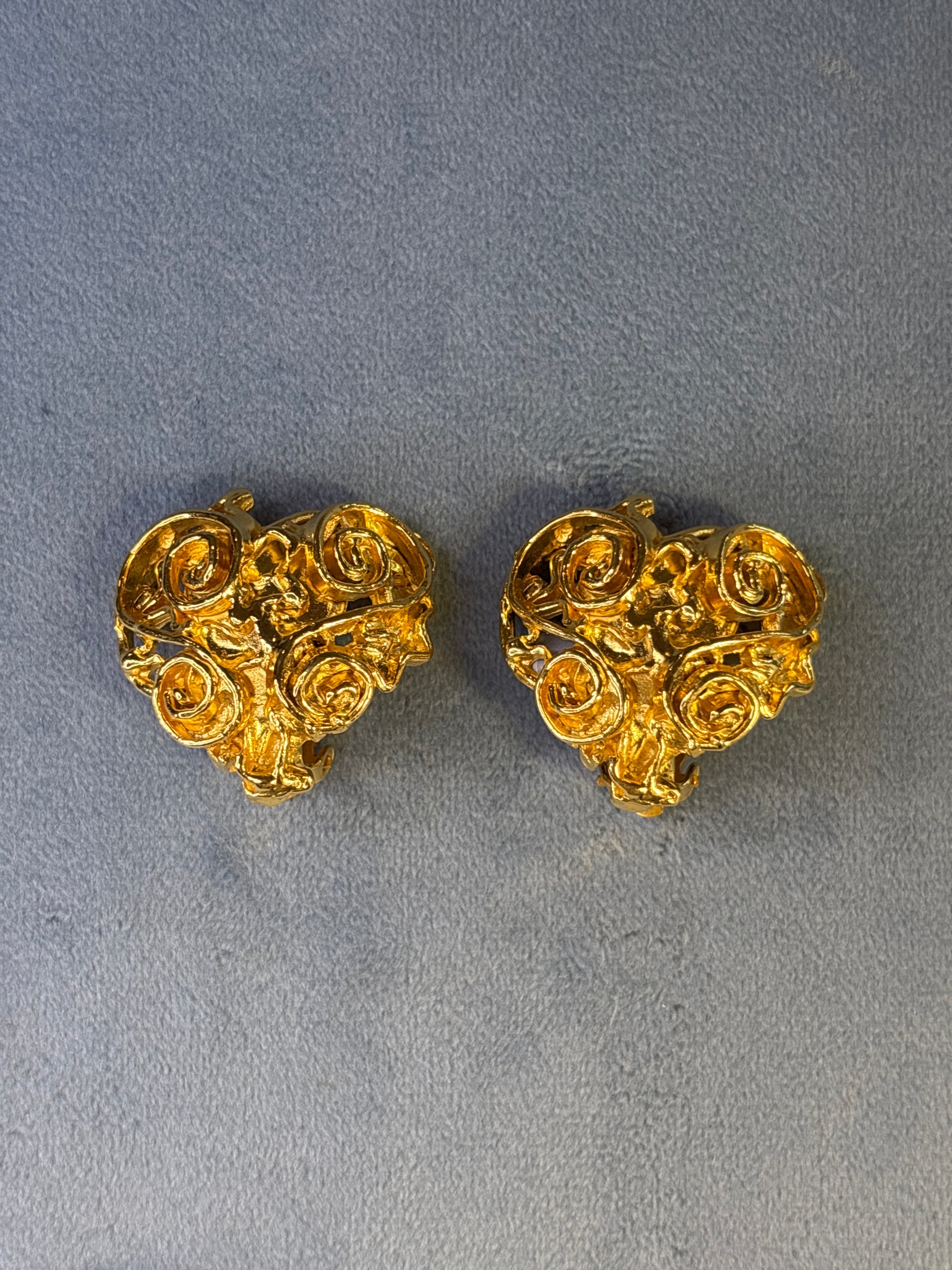 Golden openwork heart spirals compact clips AN 149