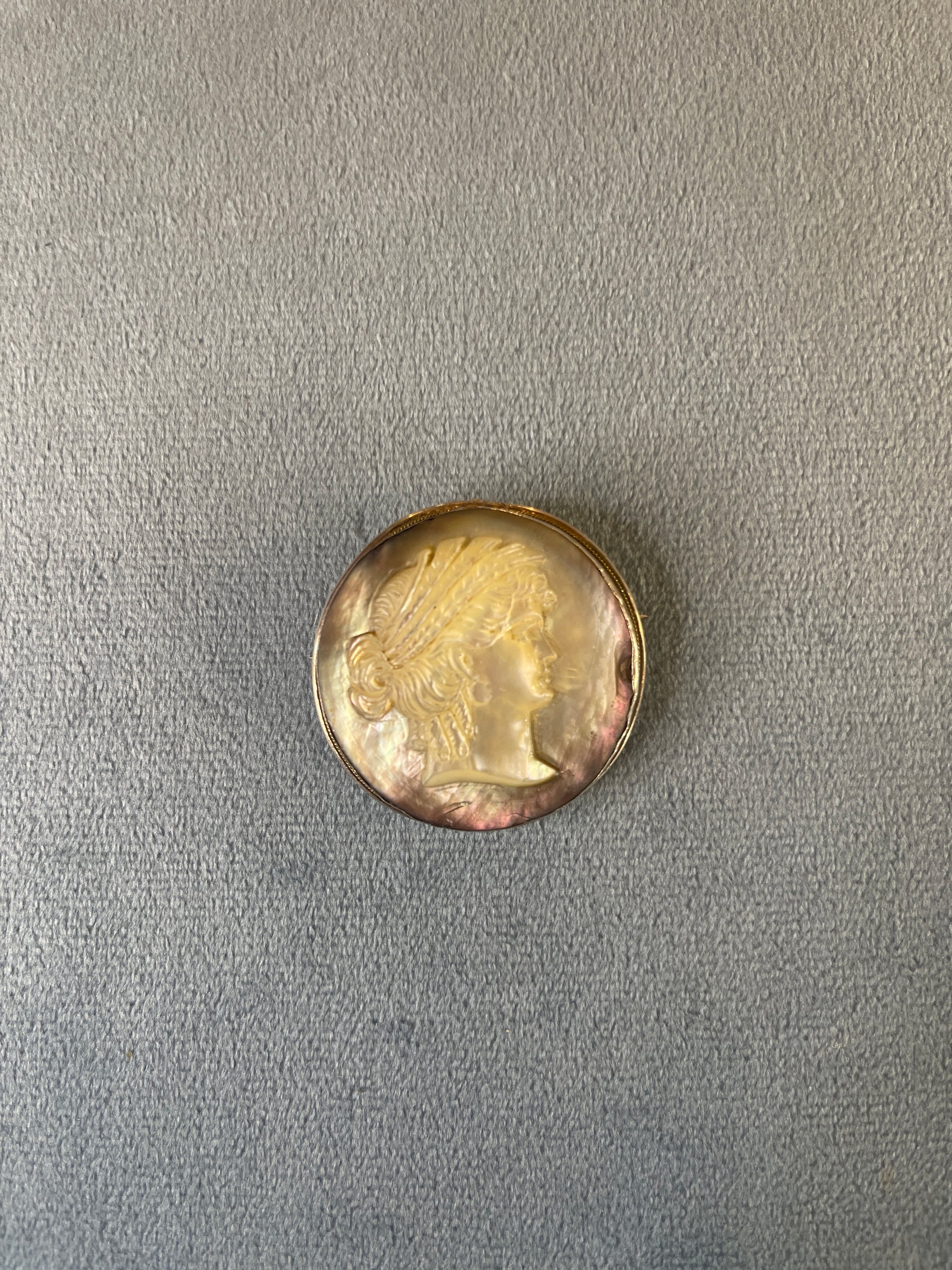 Mother of pearl cameo Angleterre silver Brooch 450