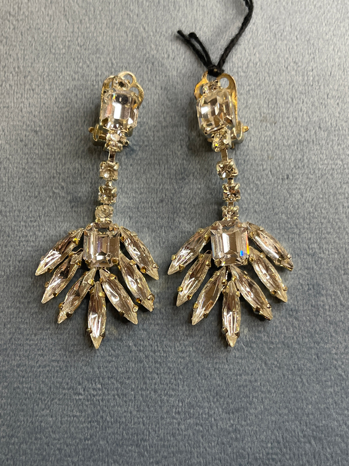 Shiny dangly leaf clips 125