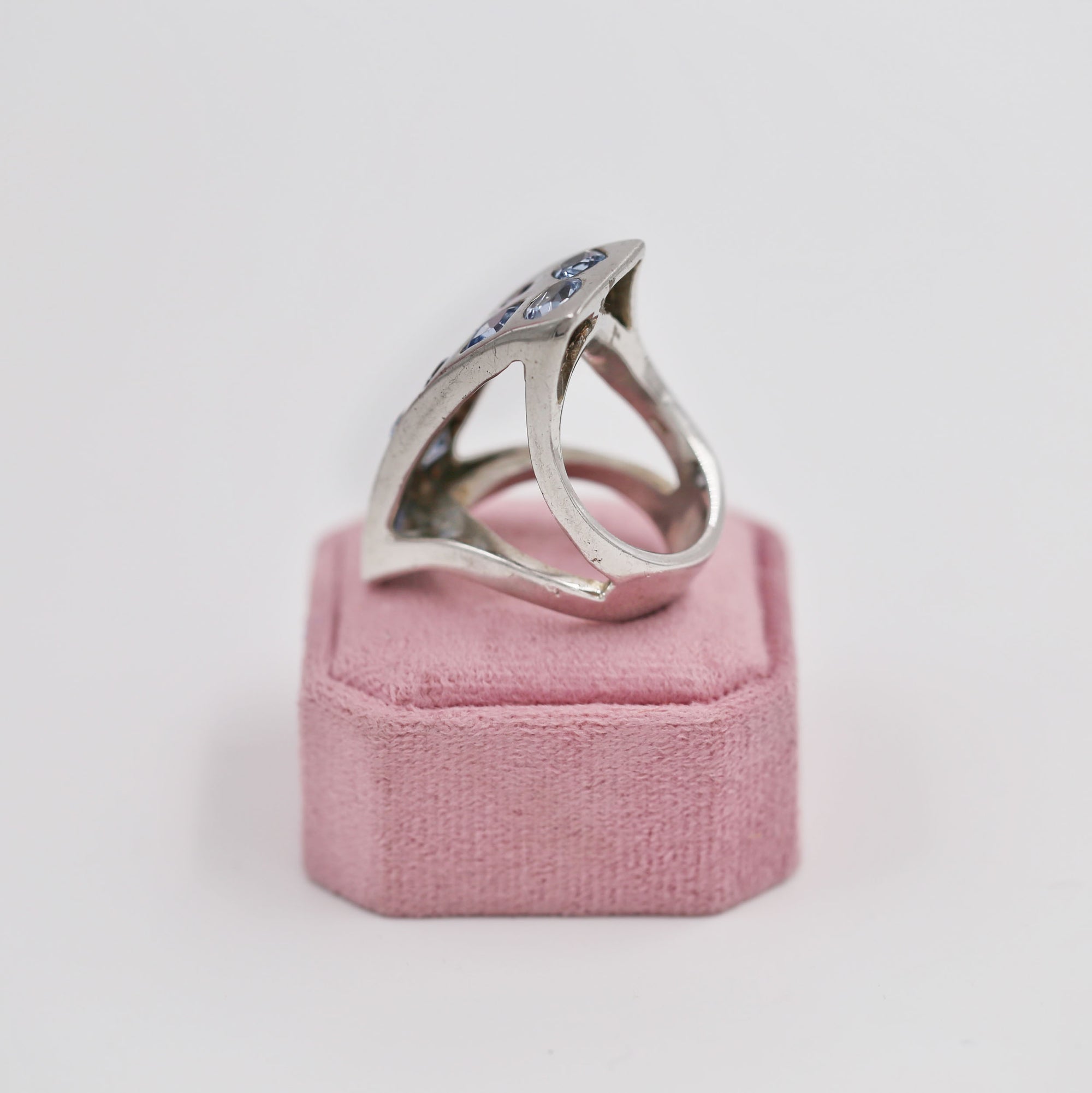 Geometrical silver ring with aquamarines