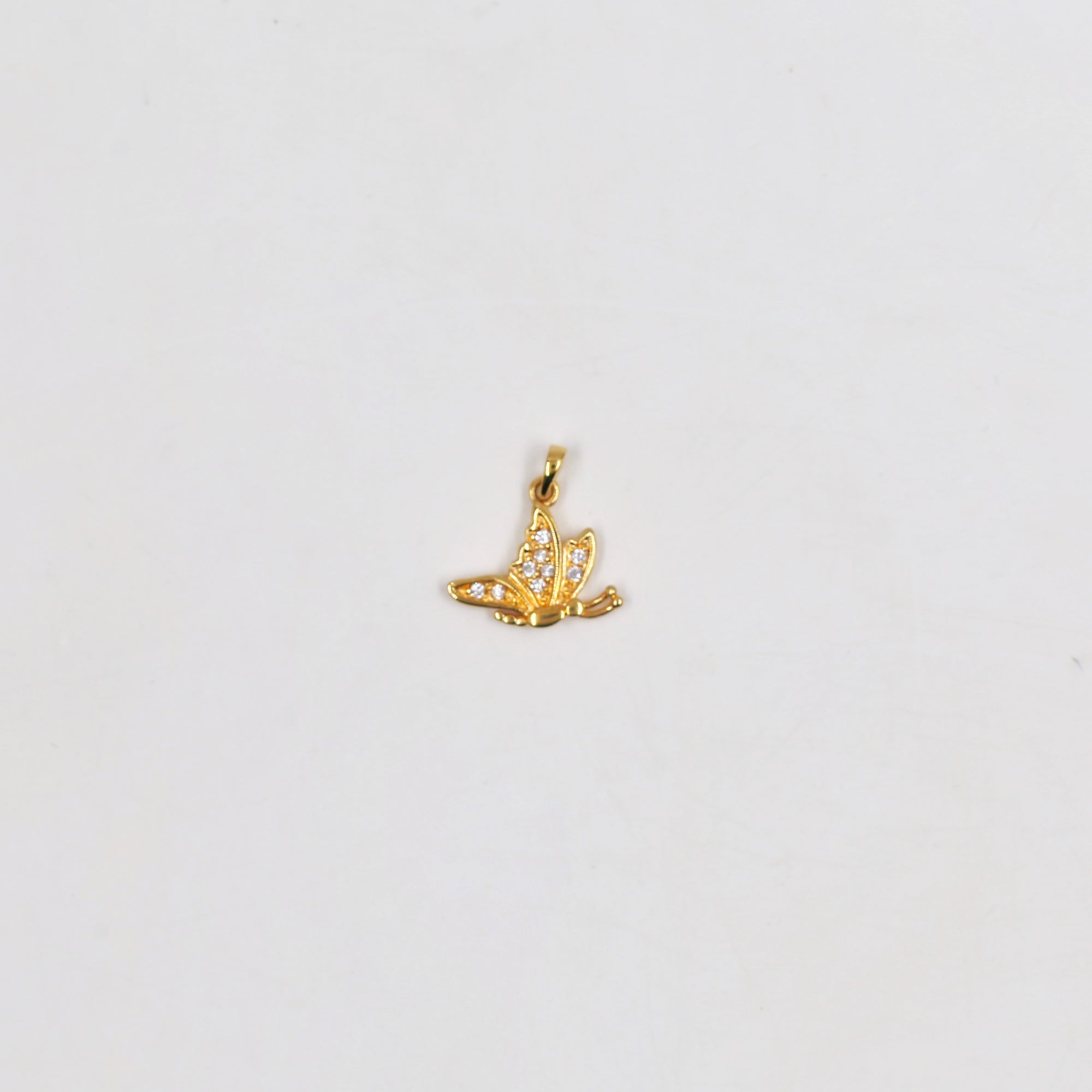 Playful gold-plated pendant (and gift chain)