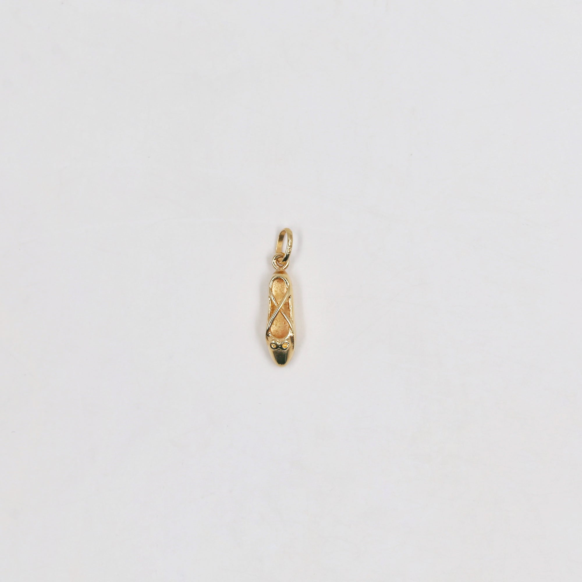 Playful gold-plated pendant (and gift chain)