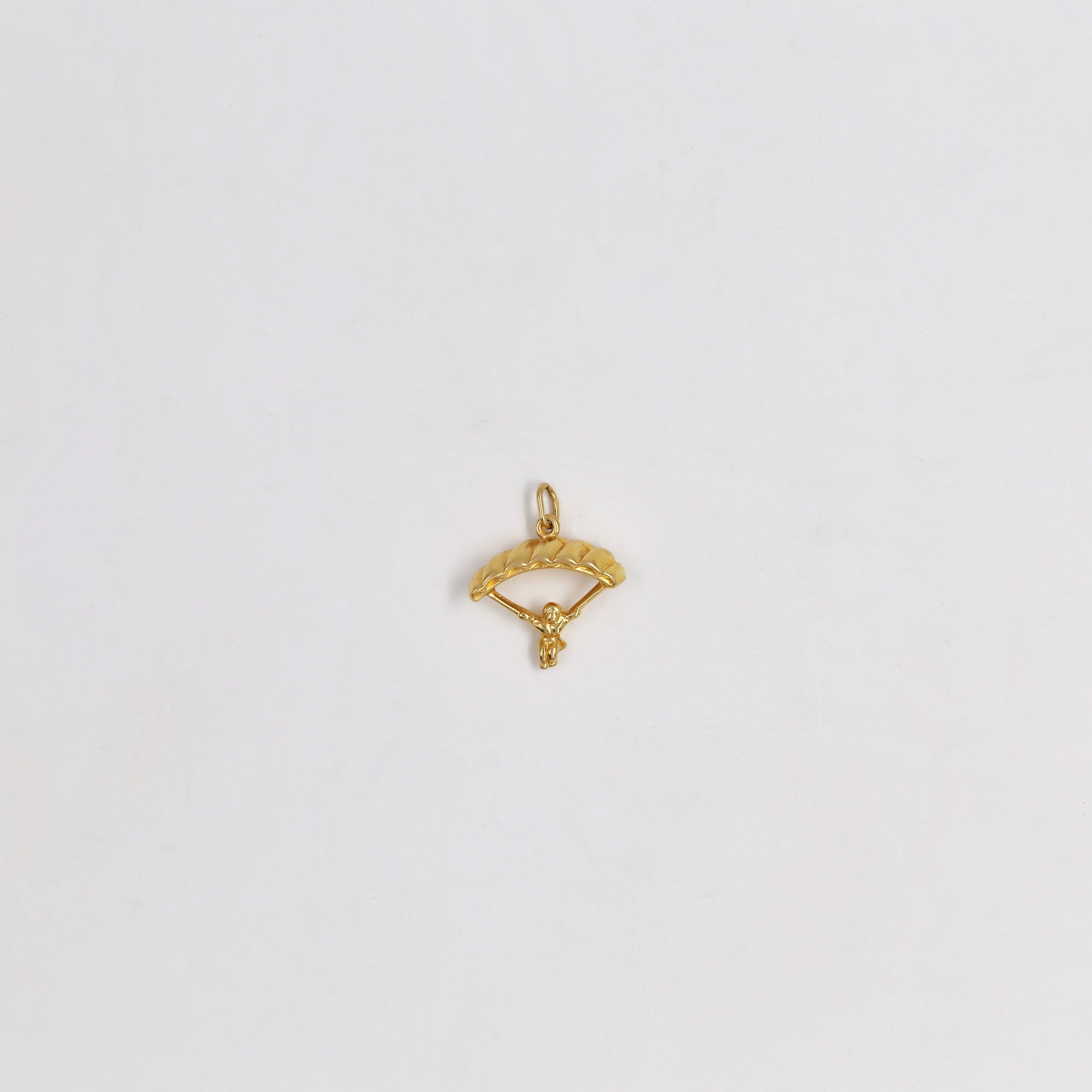 Playful gold-plated pendant (and gift chain)