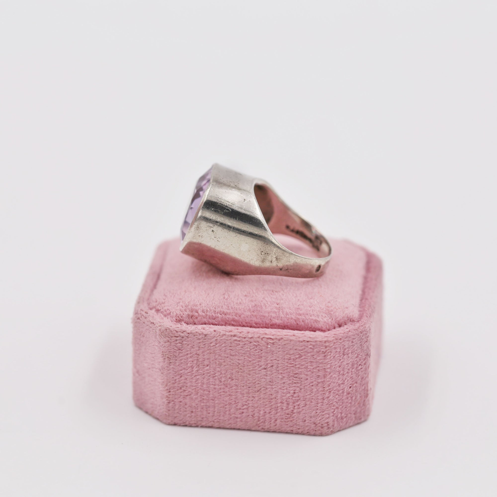 Lightfull amethyst and silver ring