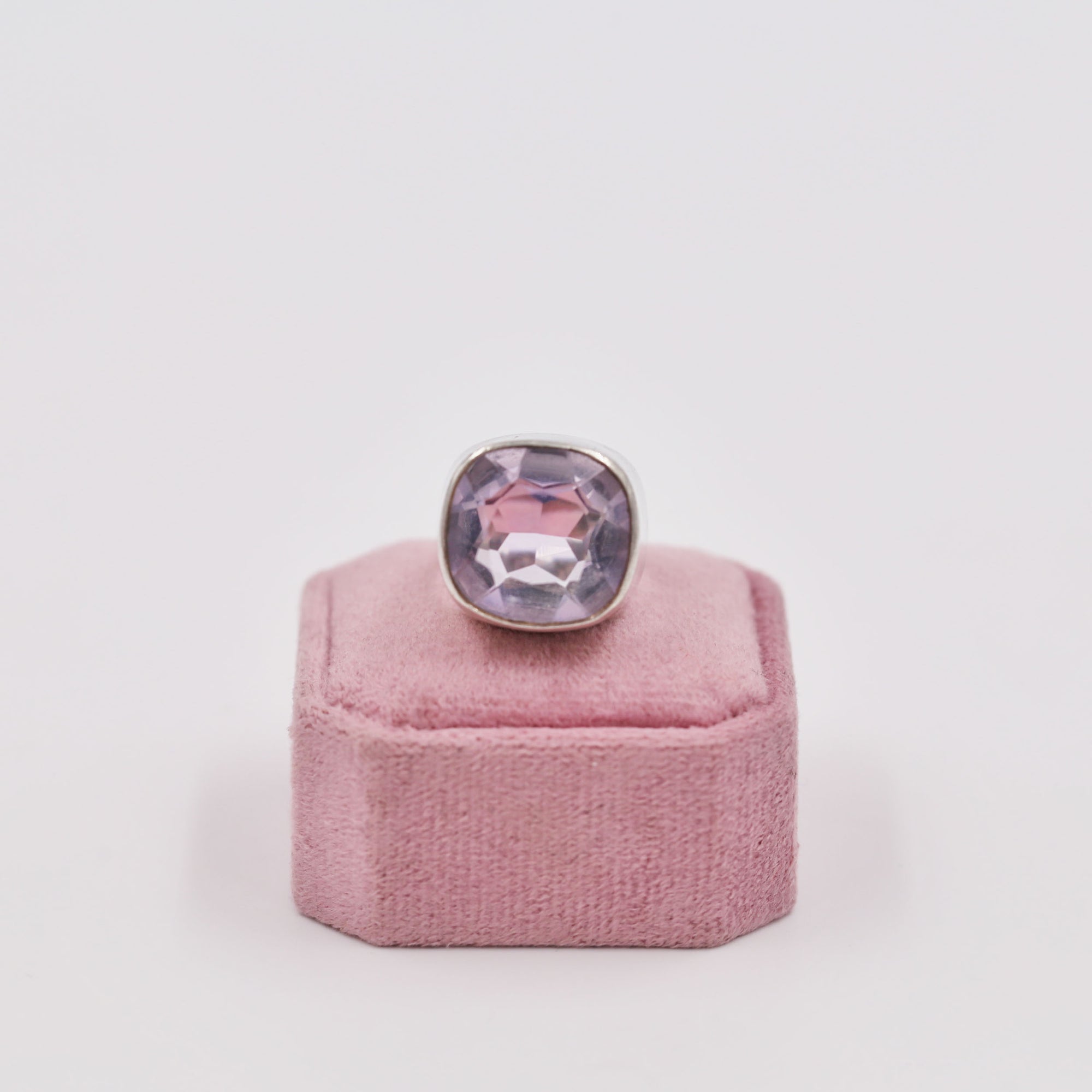 Lightfull amethyst and silver ring