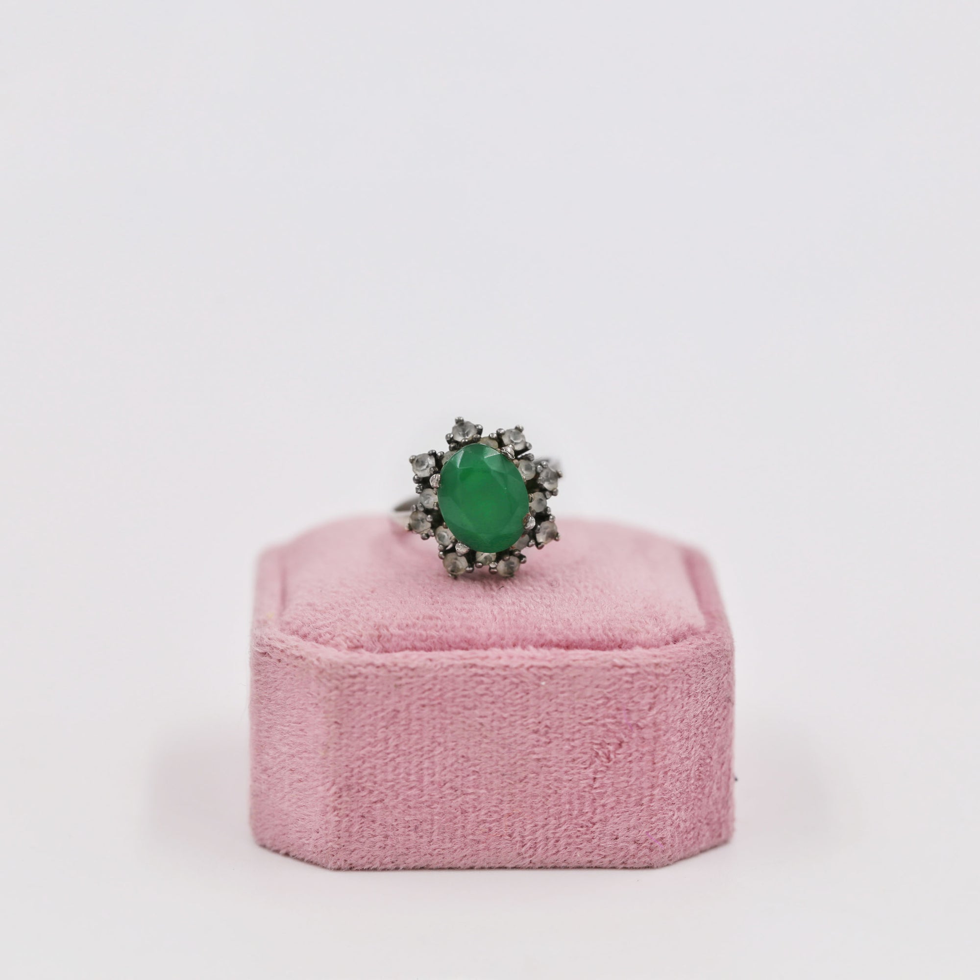 Elegant green and silver ring