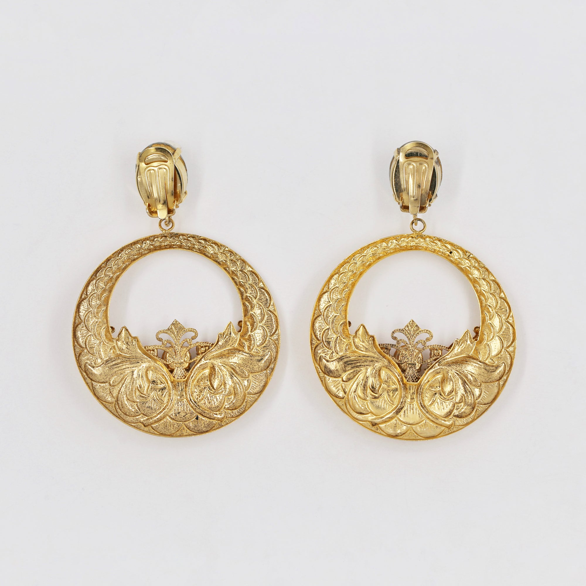 Golden oversize crescent moon clips