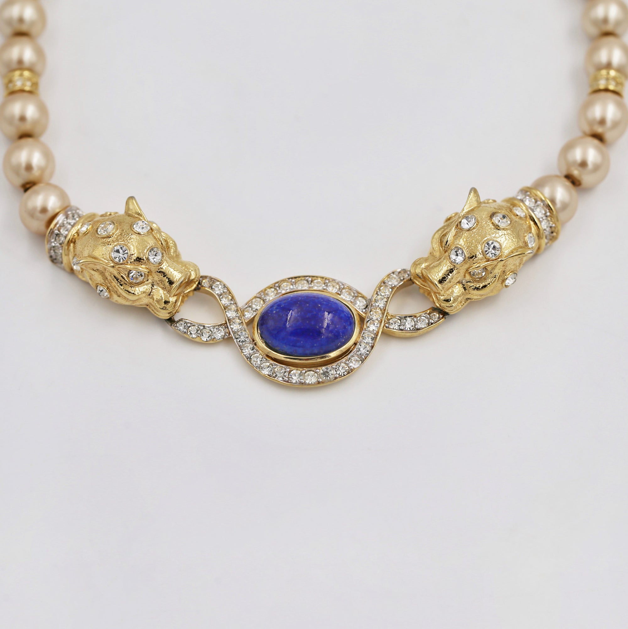 Pearls necklace with golden cheetah