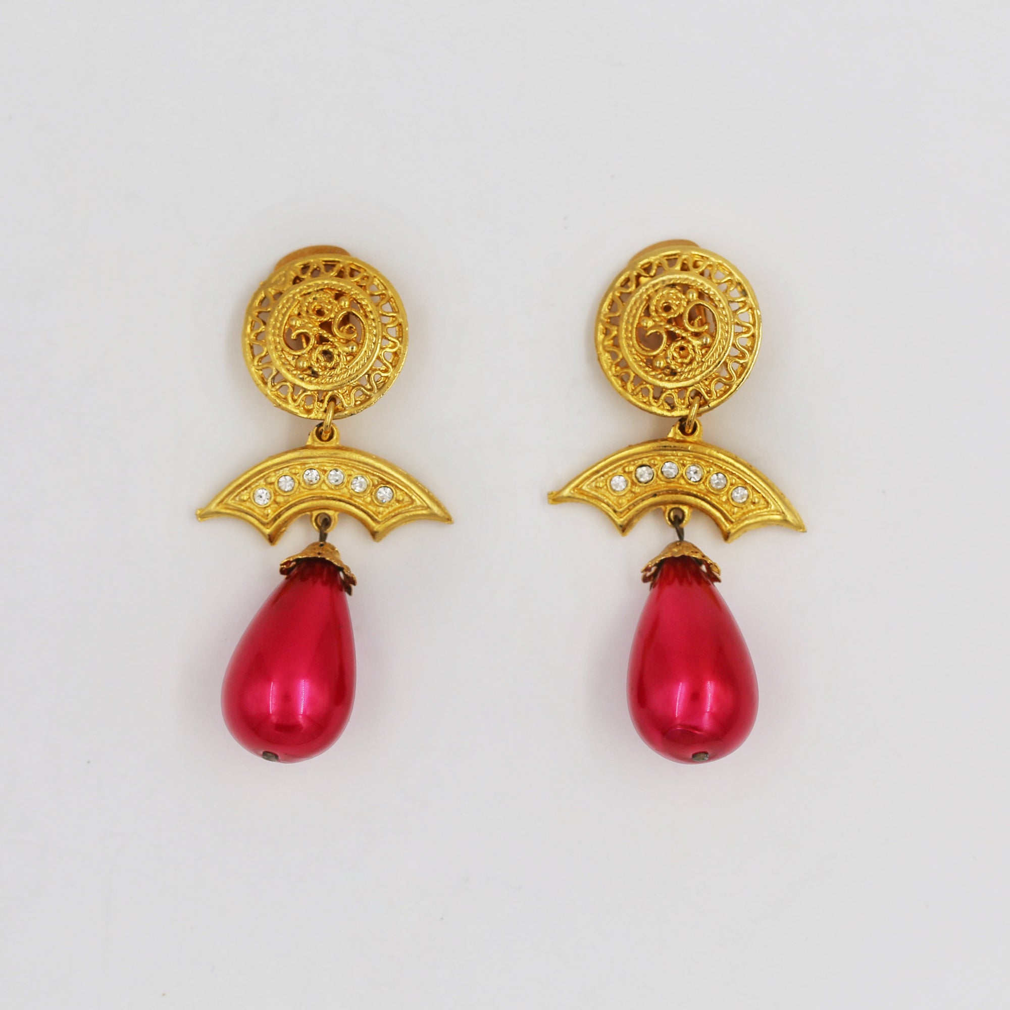 Fuchsia and golden clips