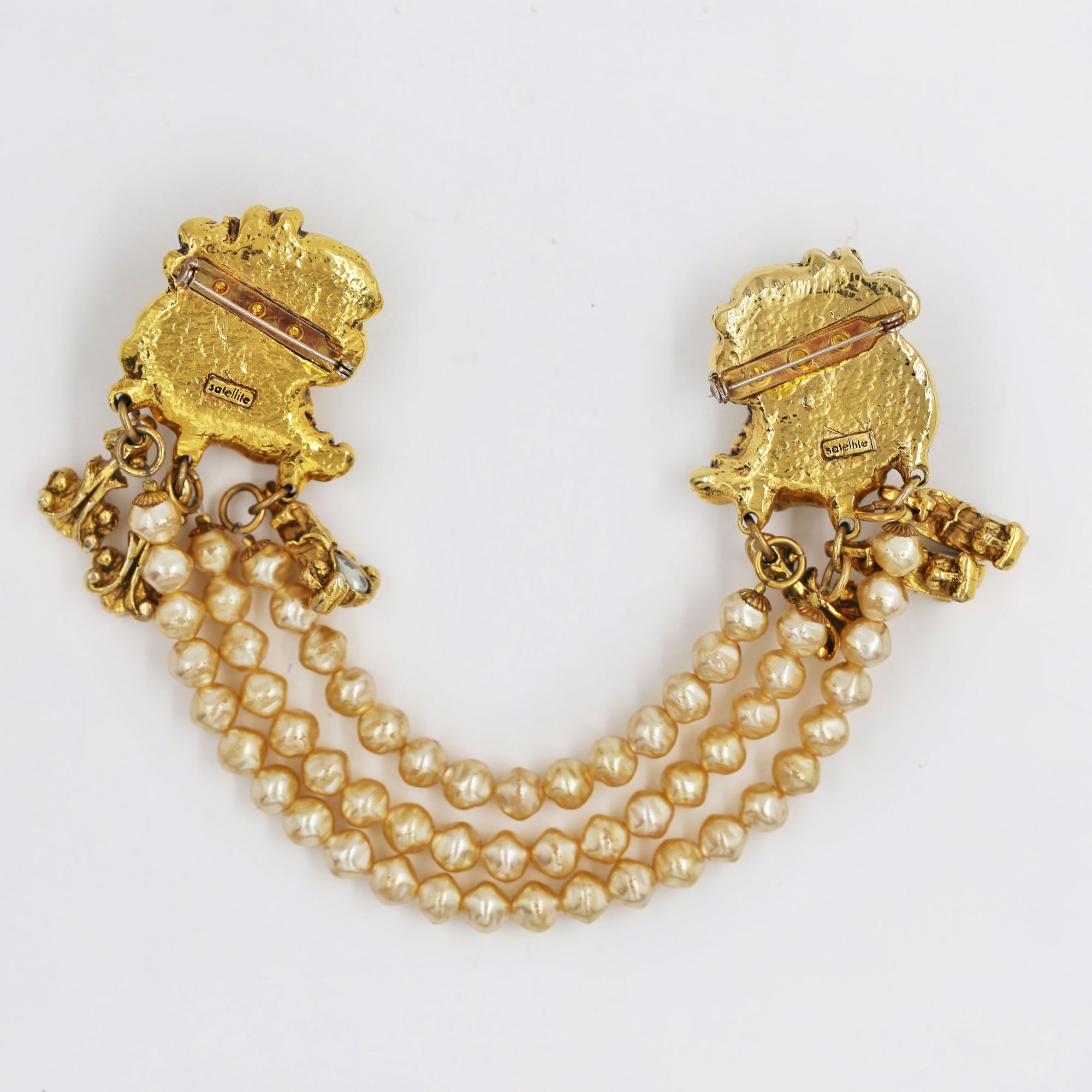 Satellite doble golden brooches