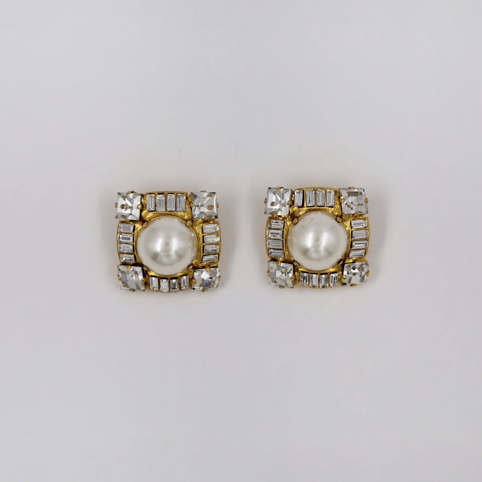 Shiny pearly golden clips