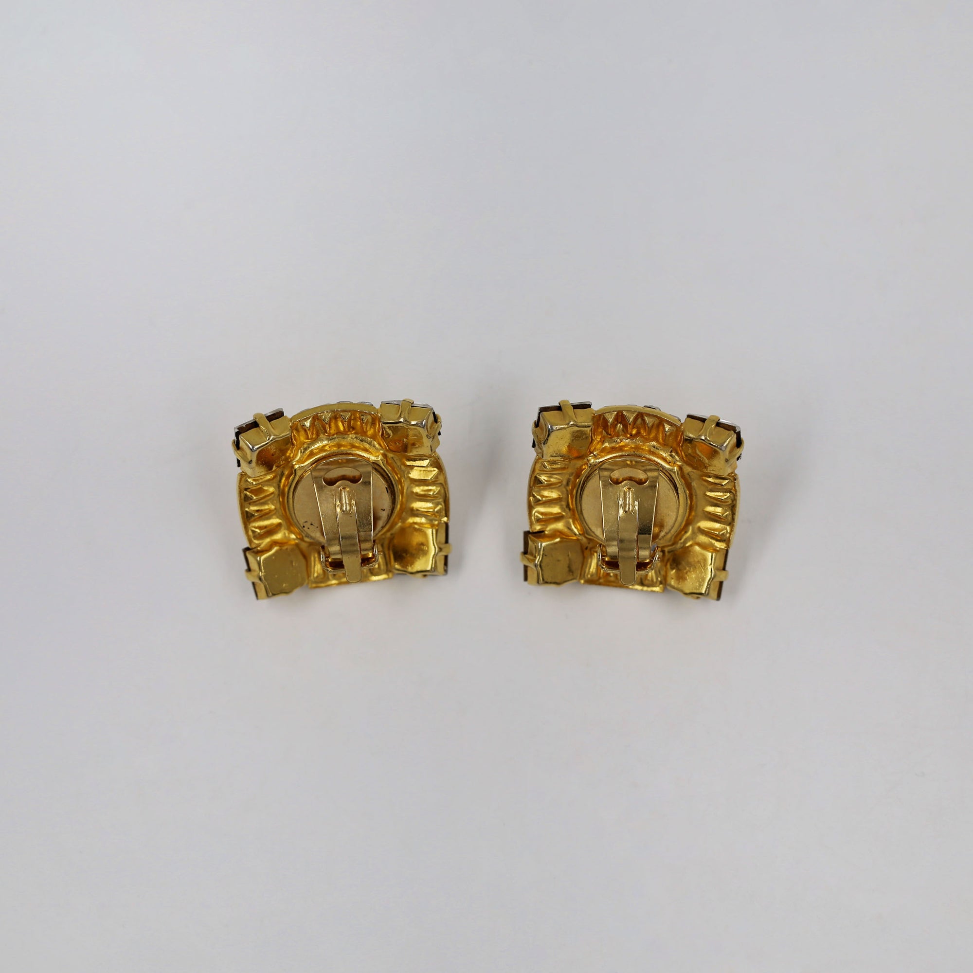 Shiny pearly golden clips