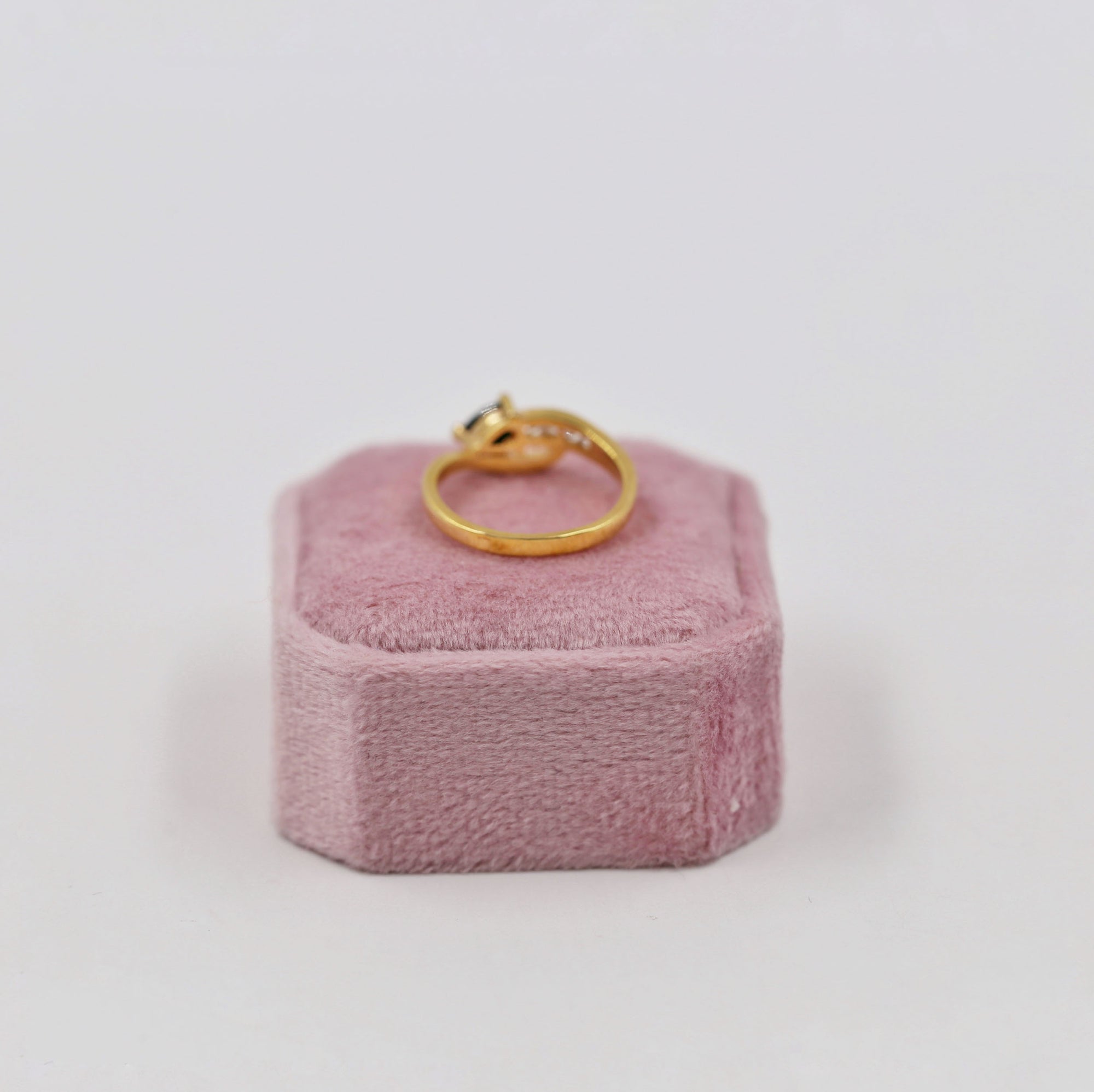 Gold-plated thin spinel rings