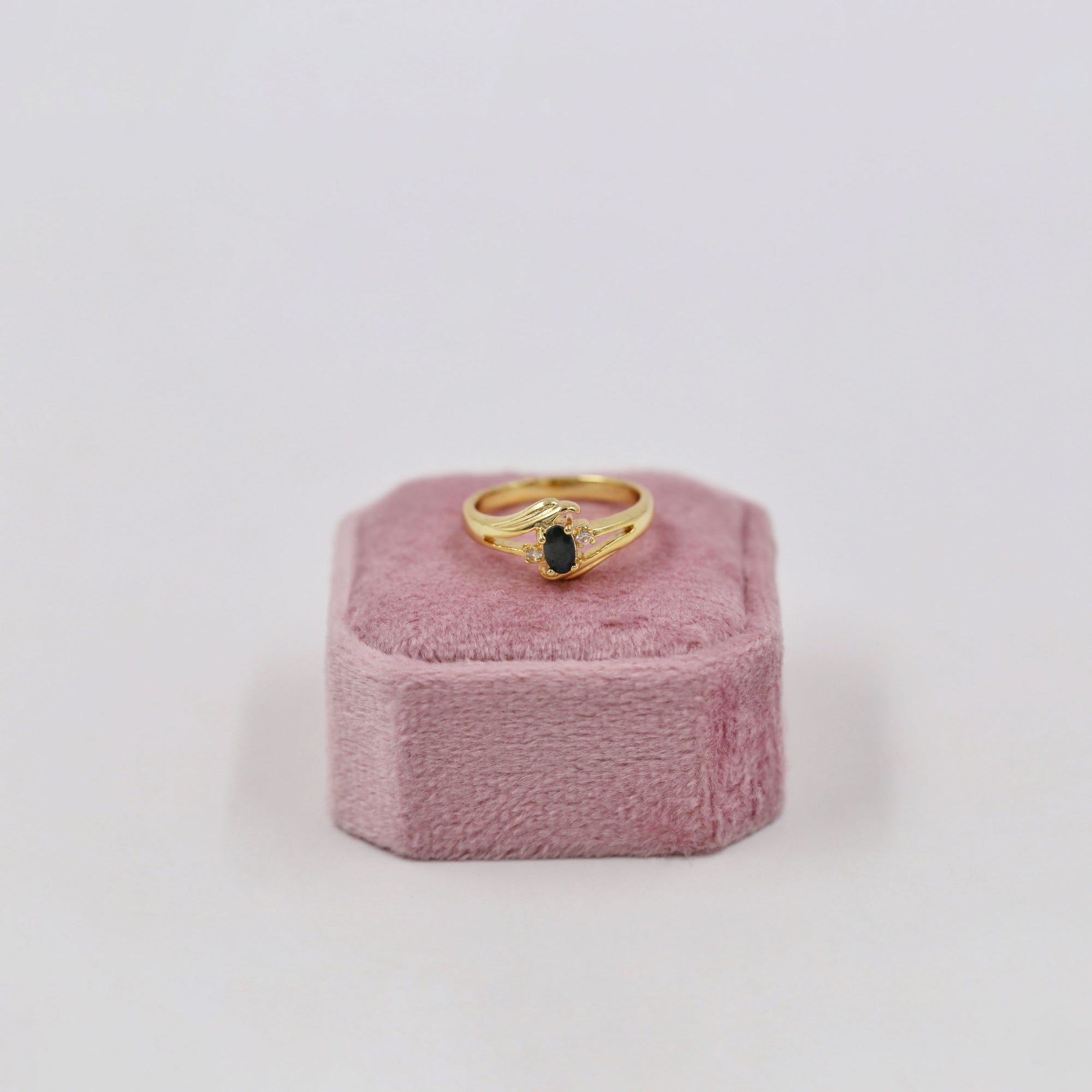 Gold-plated thin spinel rings