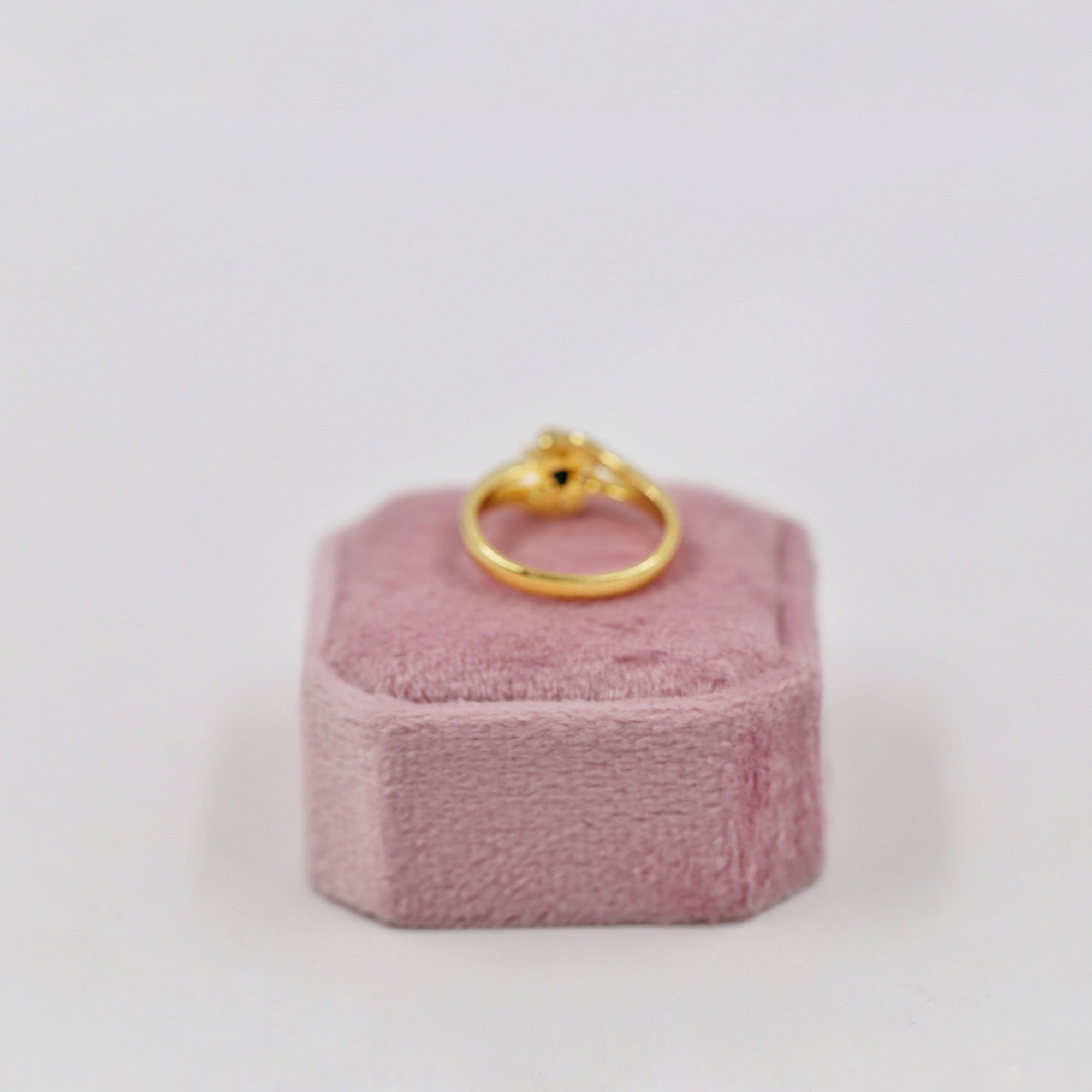 Gold-plated thin spinel rings