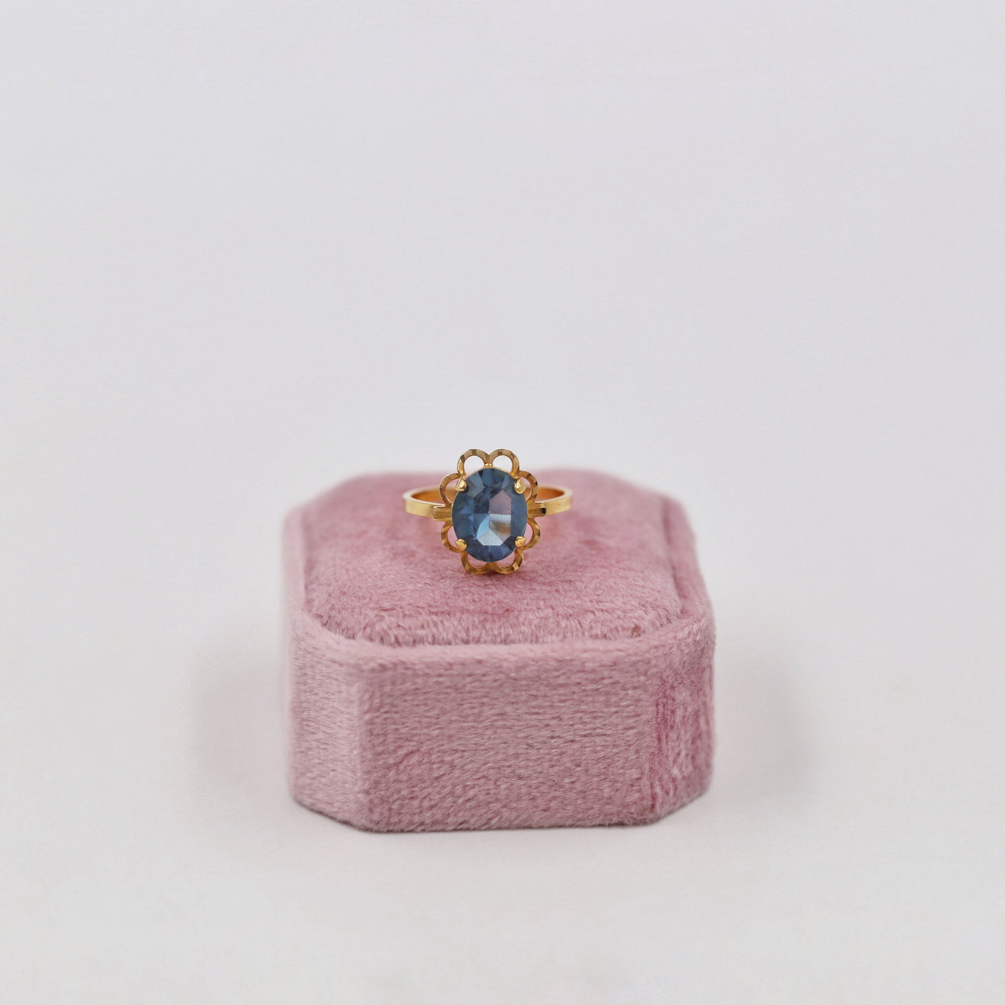 Gold-plated daisy ring