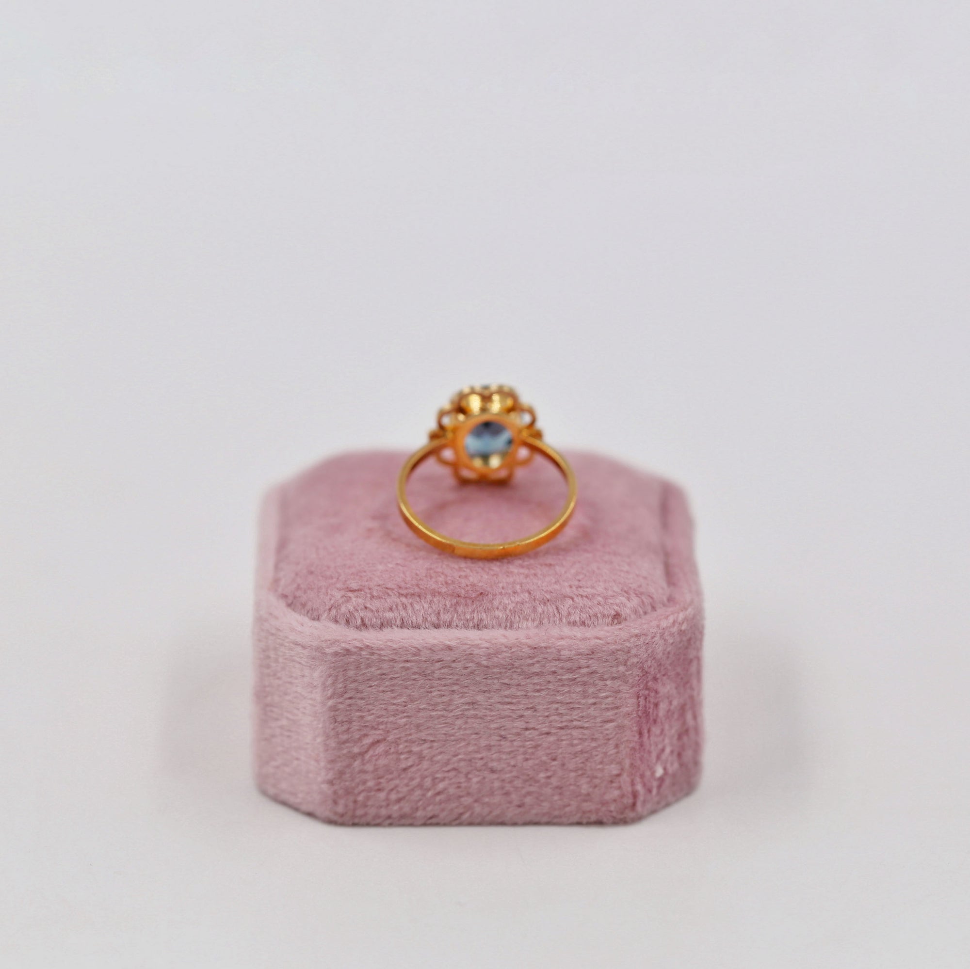 Gold-plated daisy ring