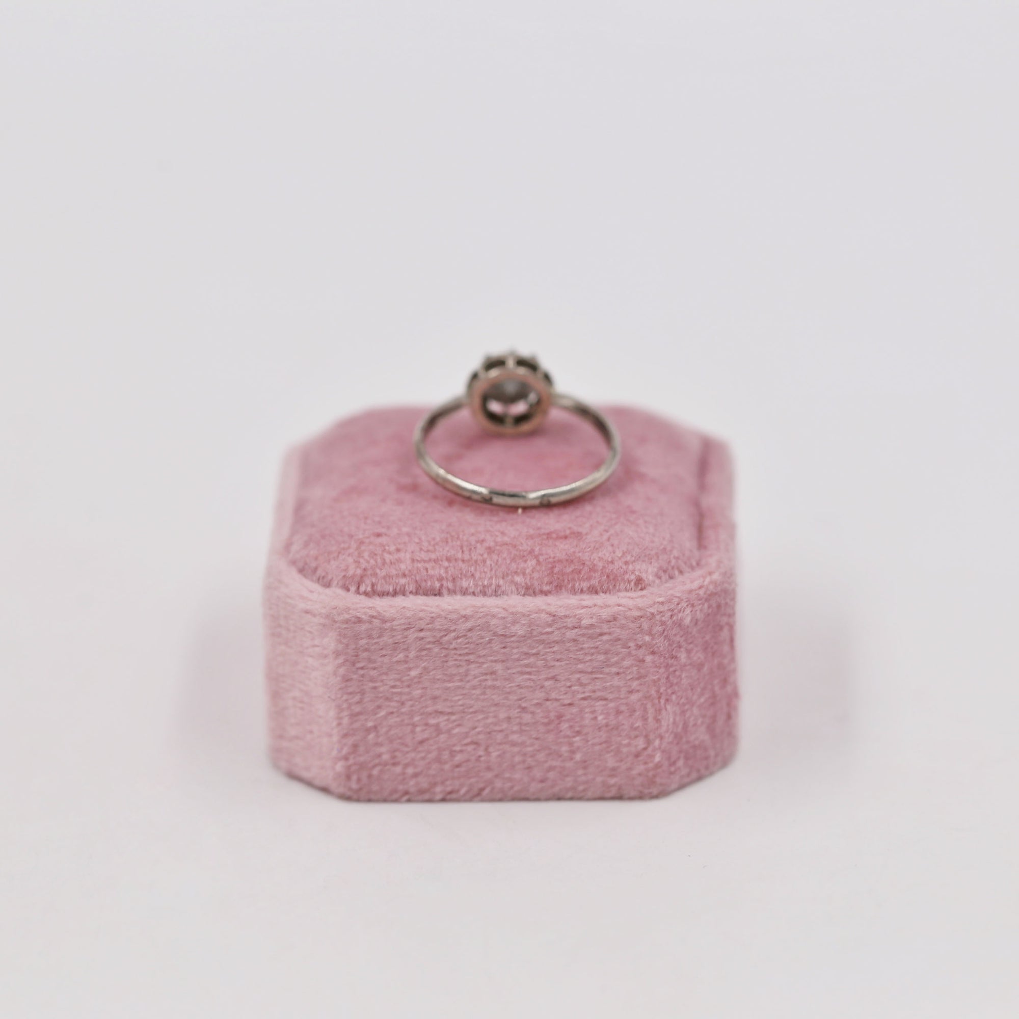 Cute 1930 solitaire ring
