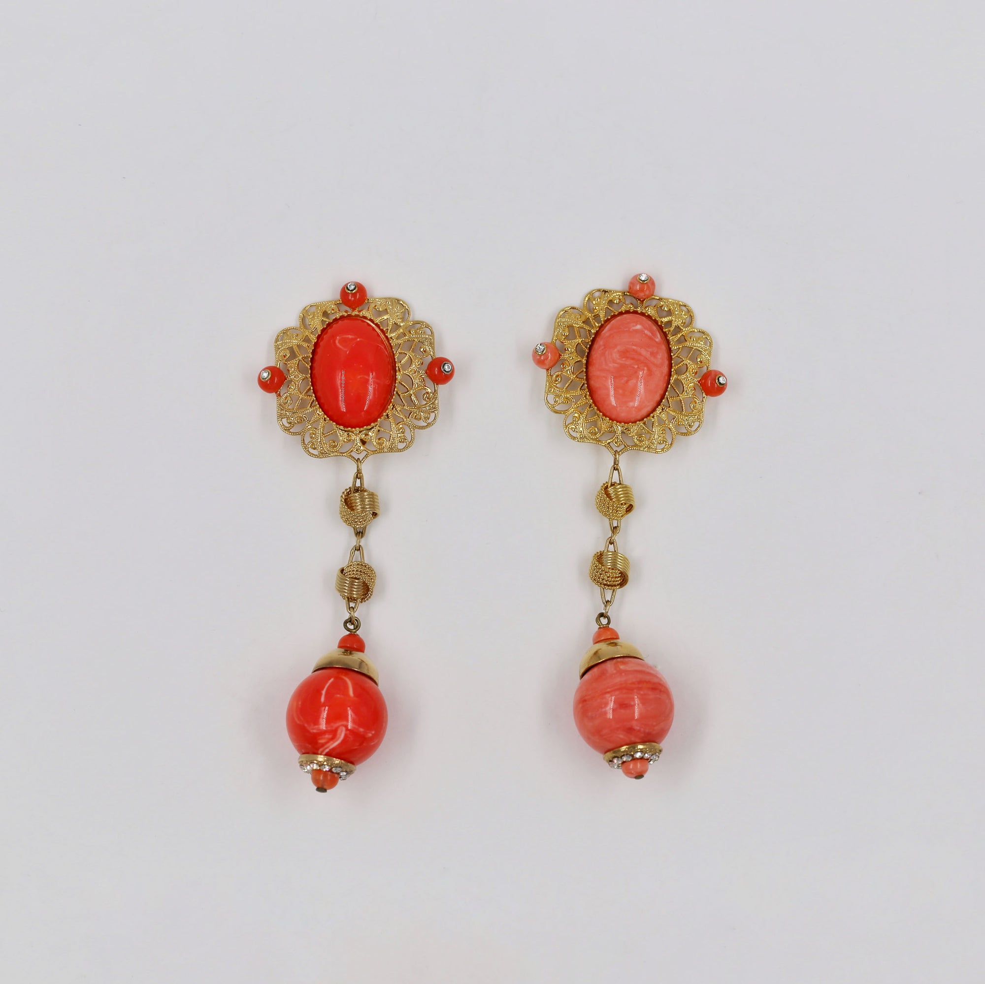 Mixmatch coral and golden clips