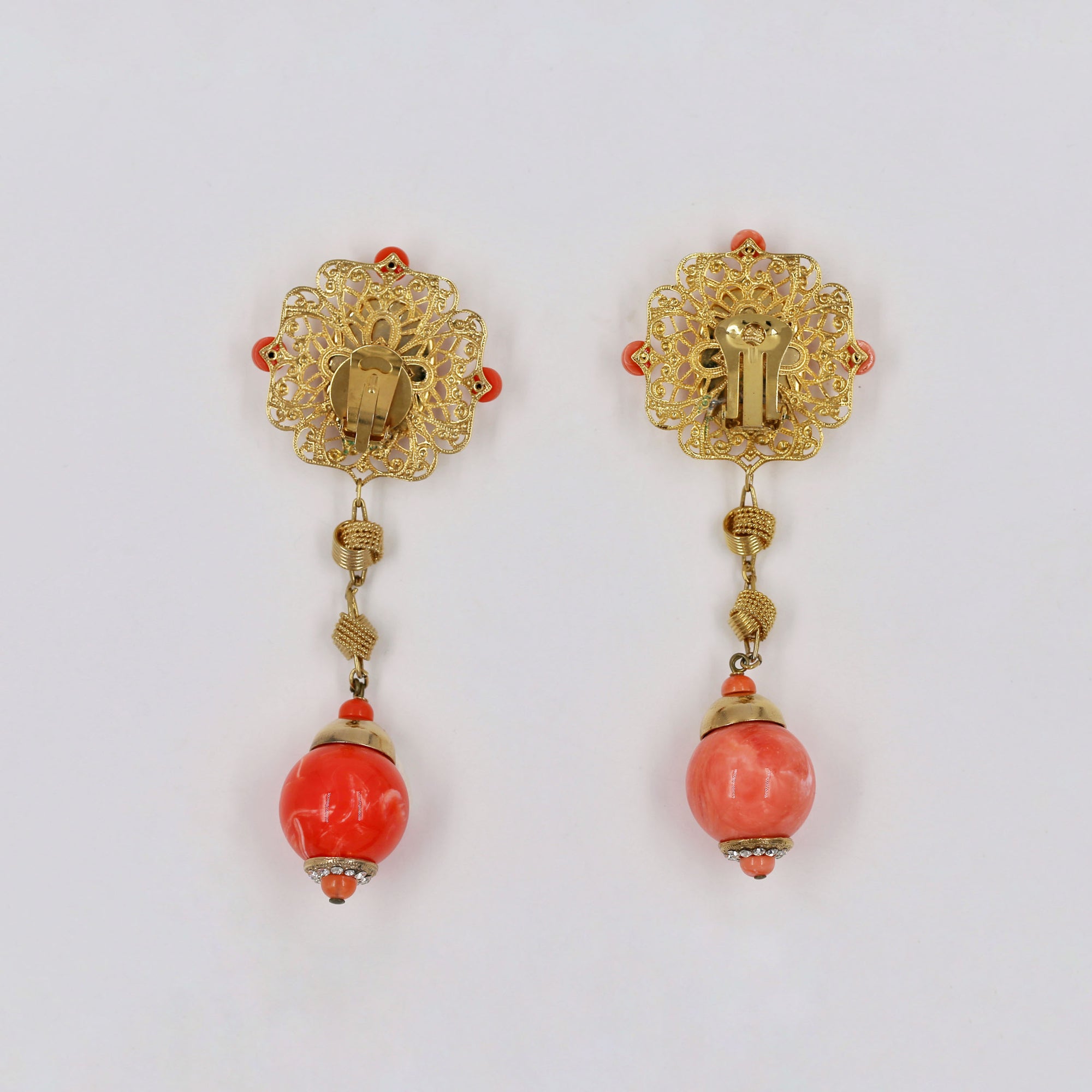 Mixmatch coral and golden clips