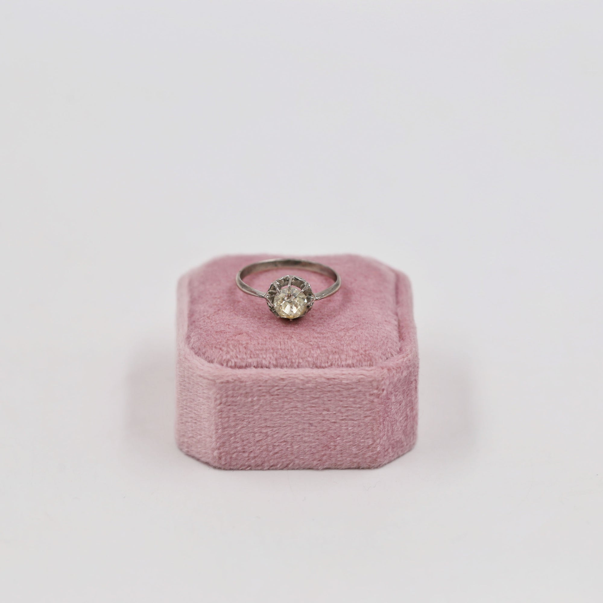 Cute 1930 solitaire ring
