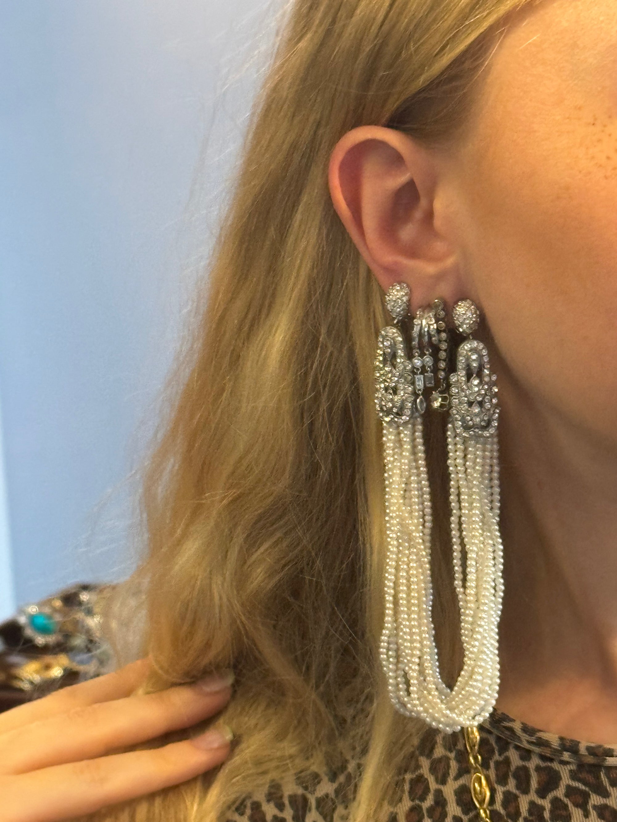 Double clip solo earring