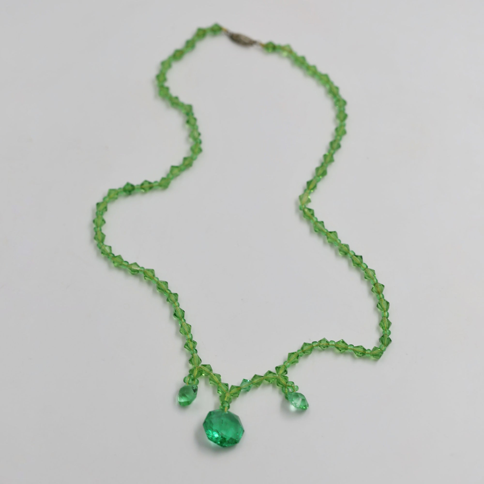 Pearly and glass necklaces from 1920 to 1960