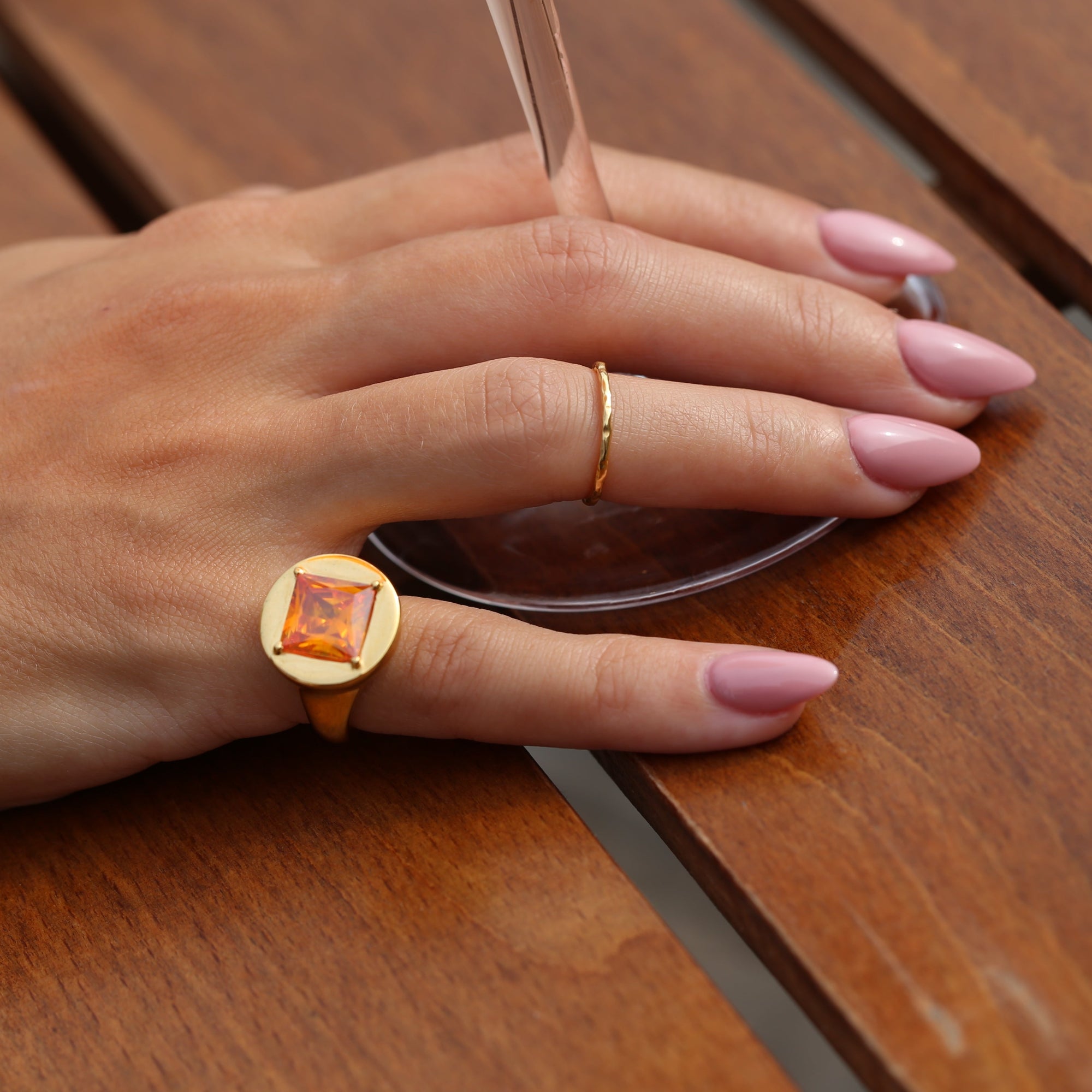 Spritz signet ring