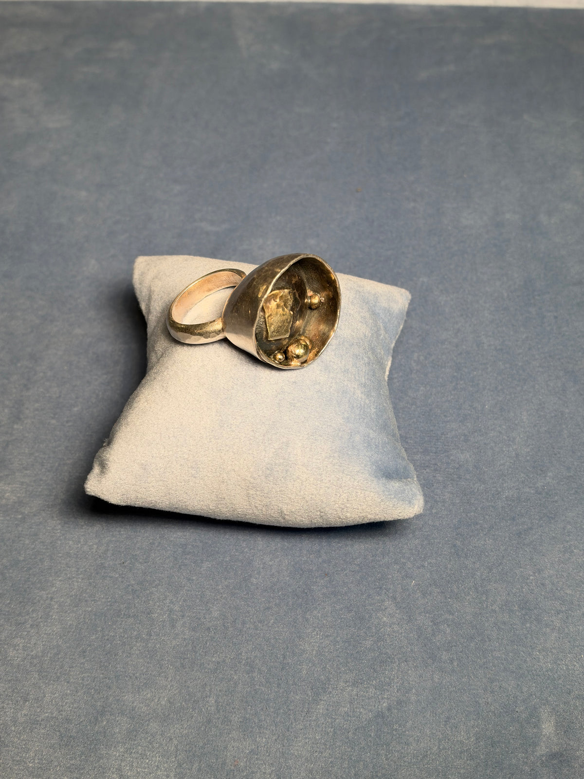 Artistic ring oversize