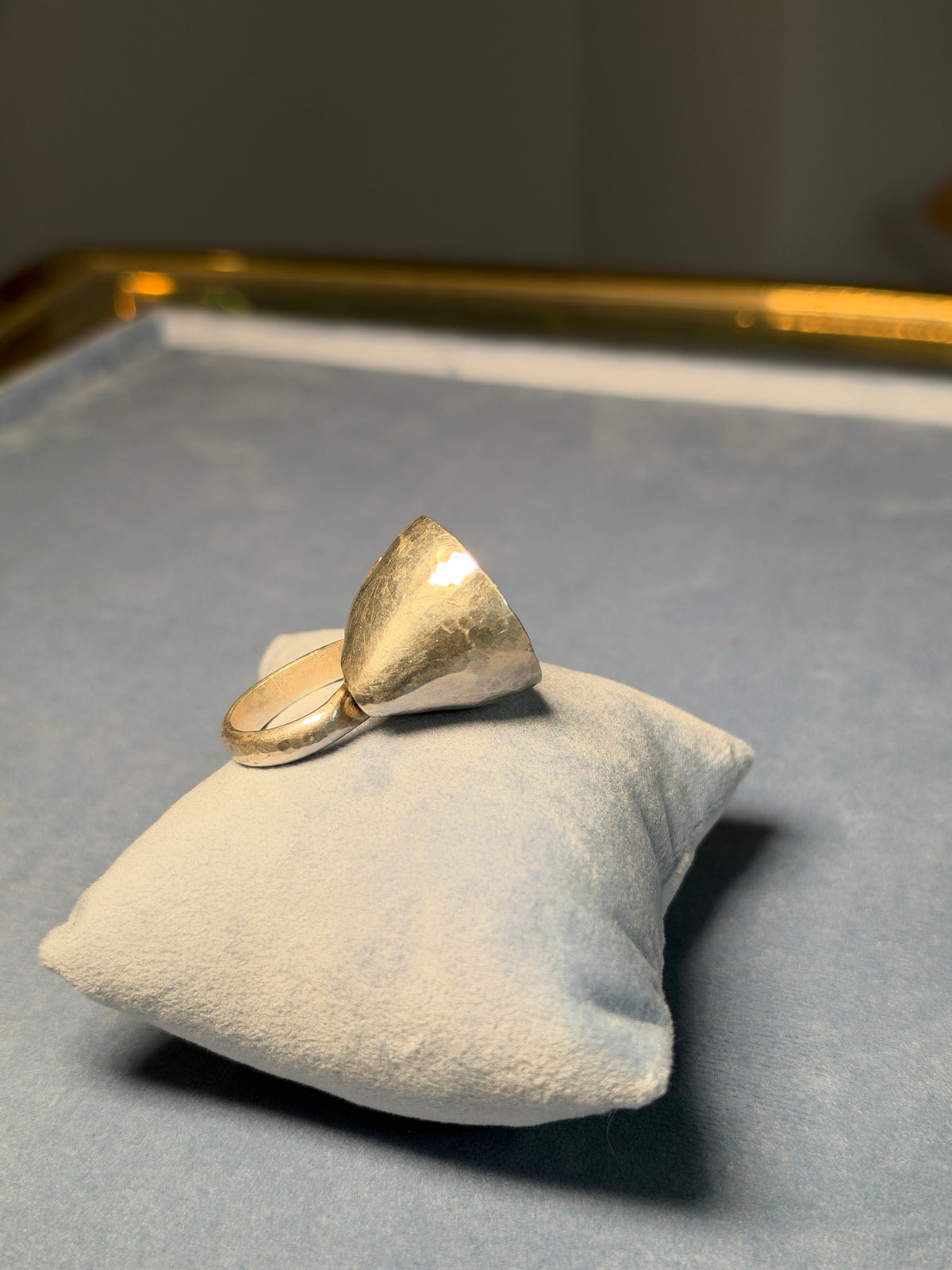 Artistic ring oversize
