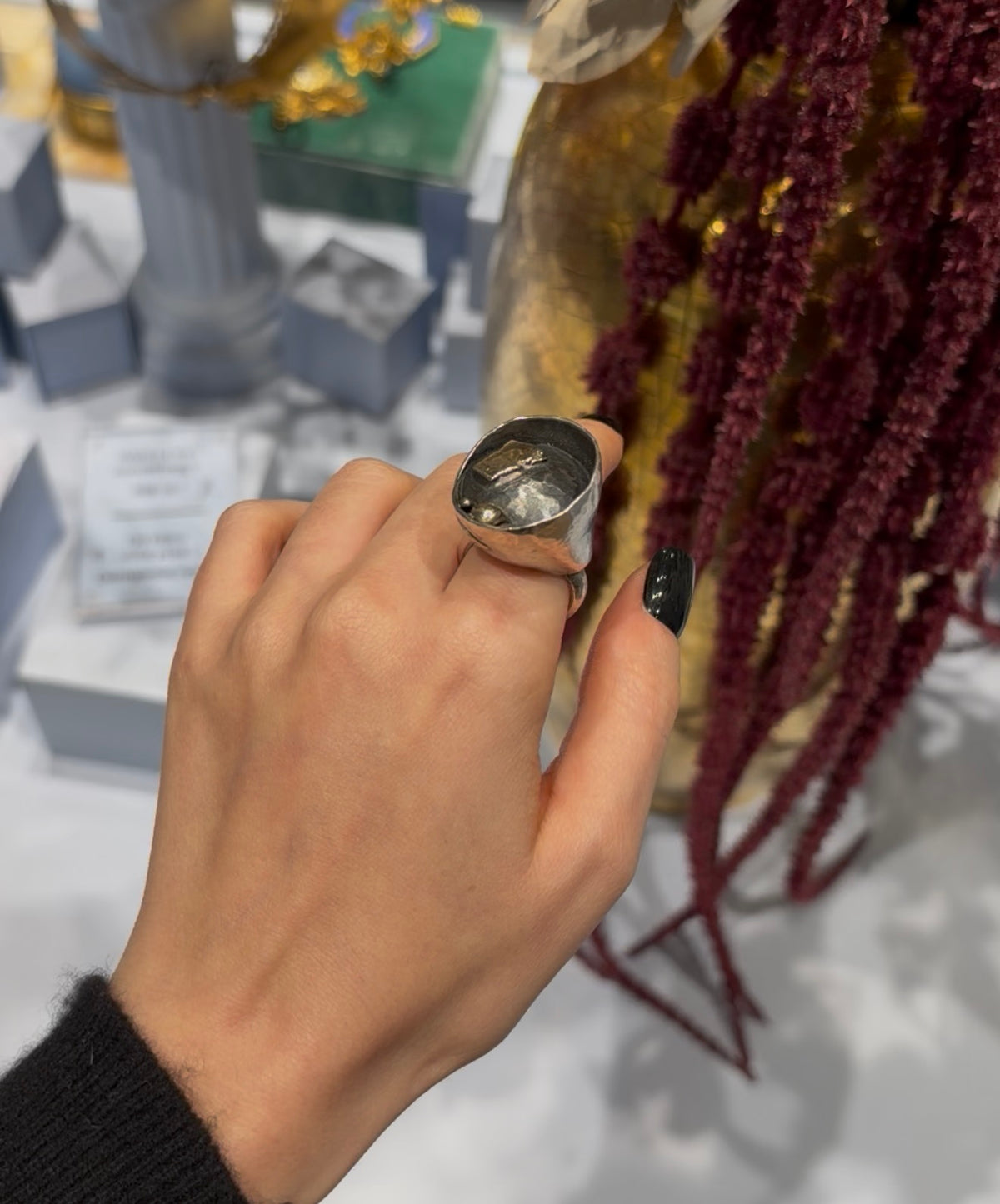 Artistic ring oversize
