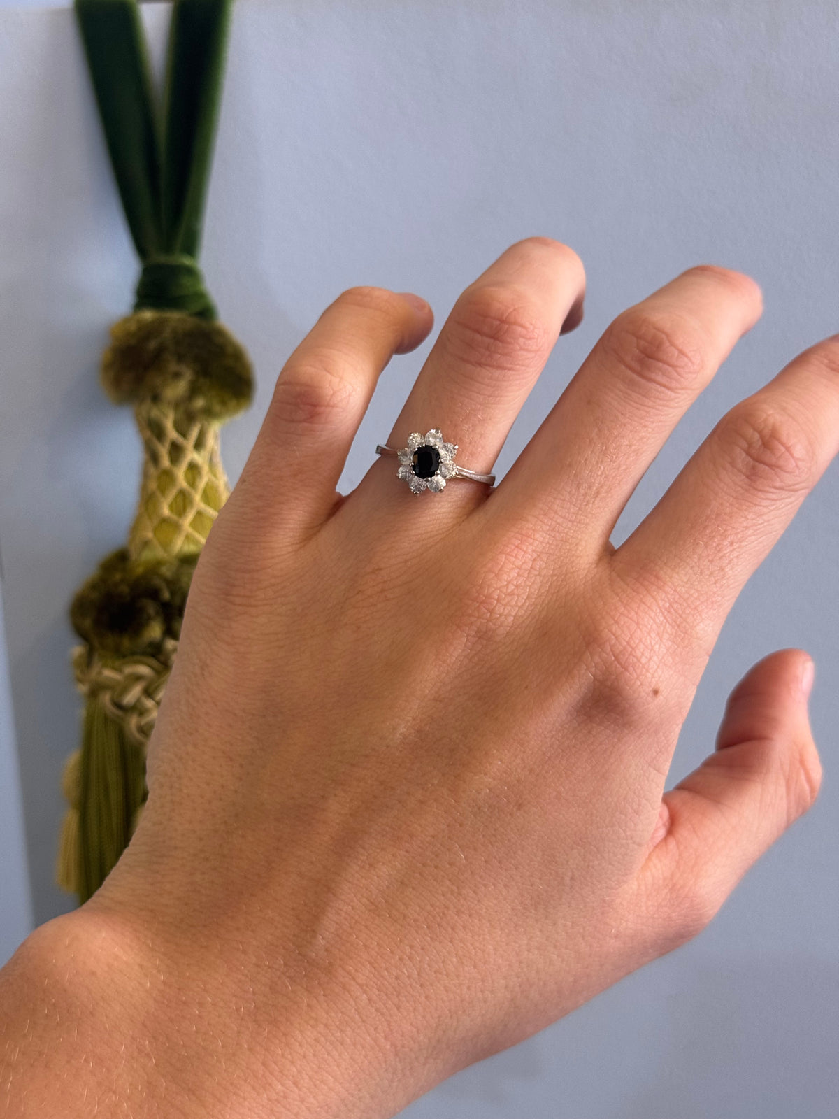 Daisy synthetic sapphire silver thin ring