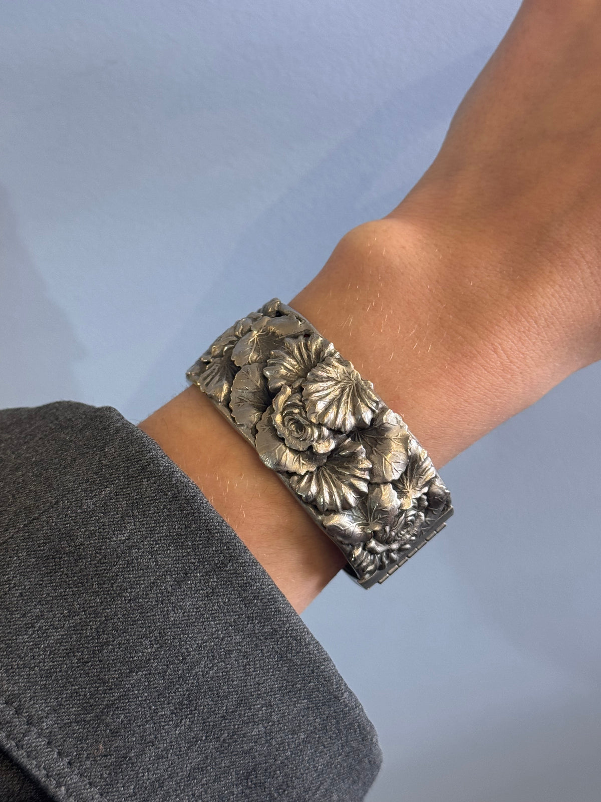 Flowery engraved bangle bracelet
