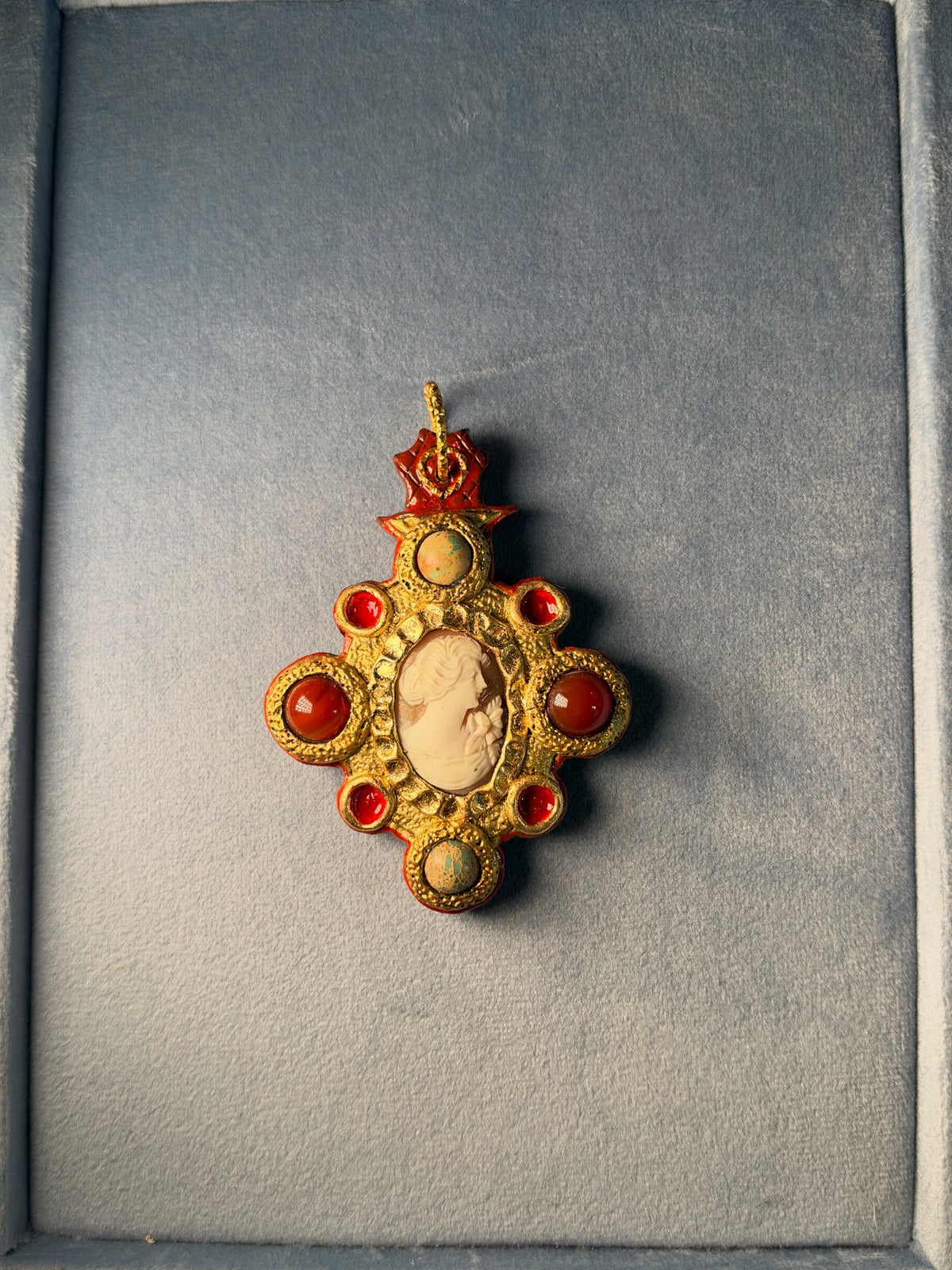 Handcraft red golden cameo pendant