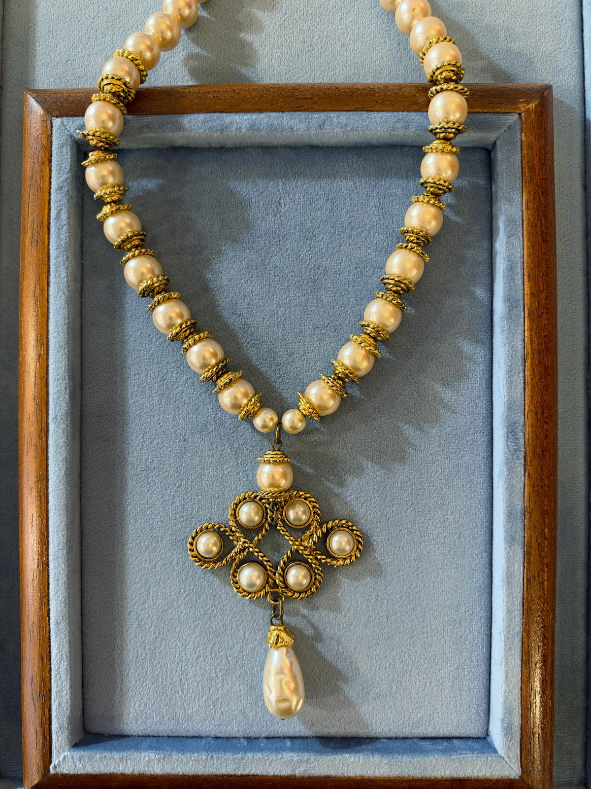 Pearly golden necklace Italian style
