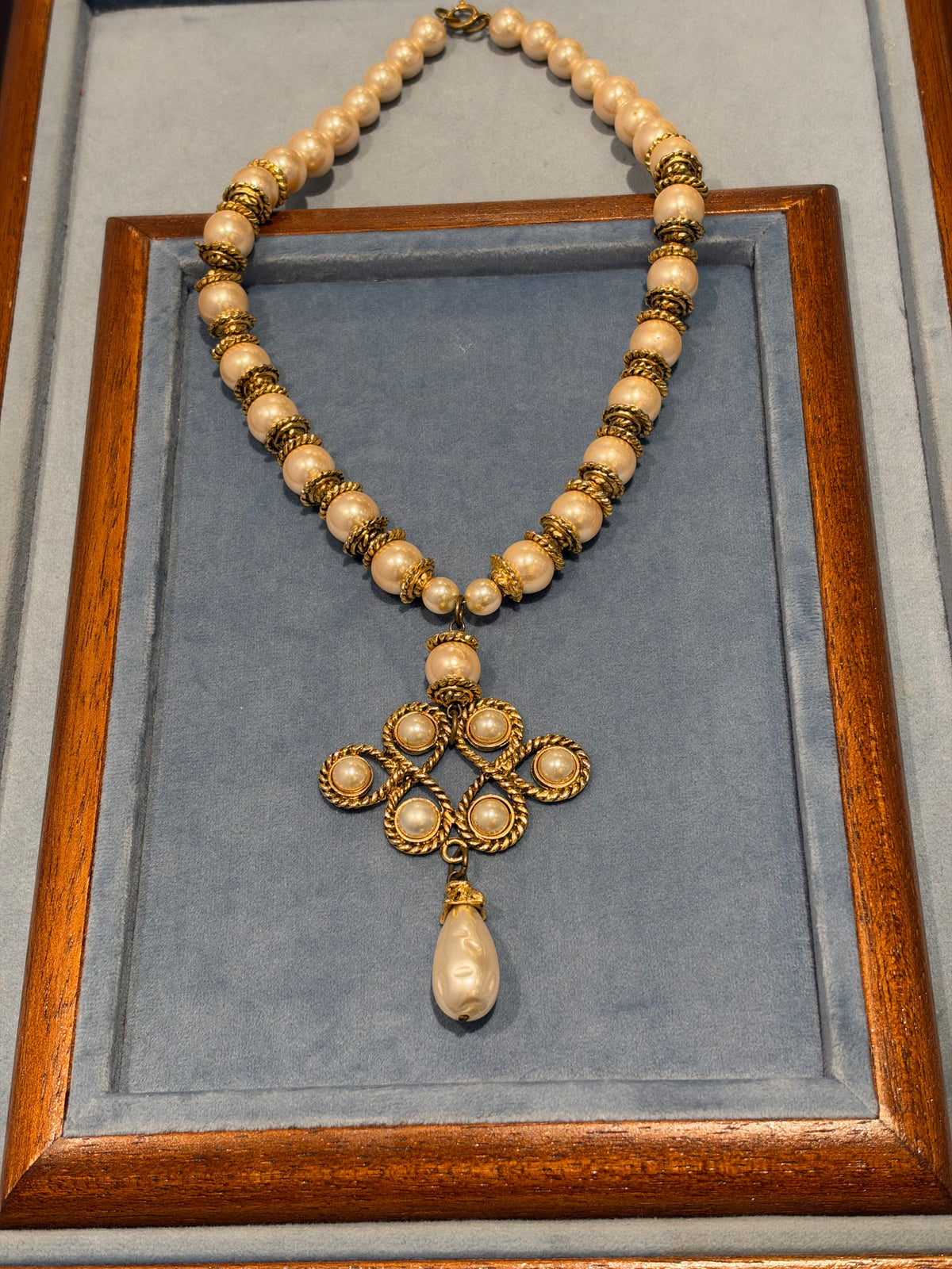 Pearly golden necklace Italian style