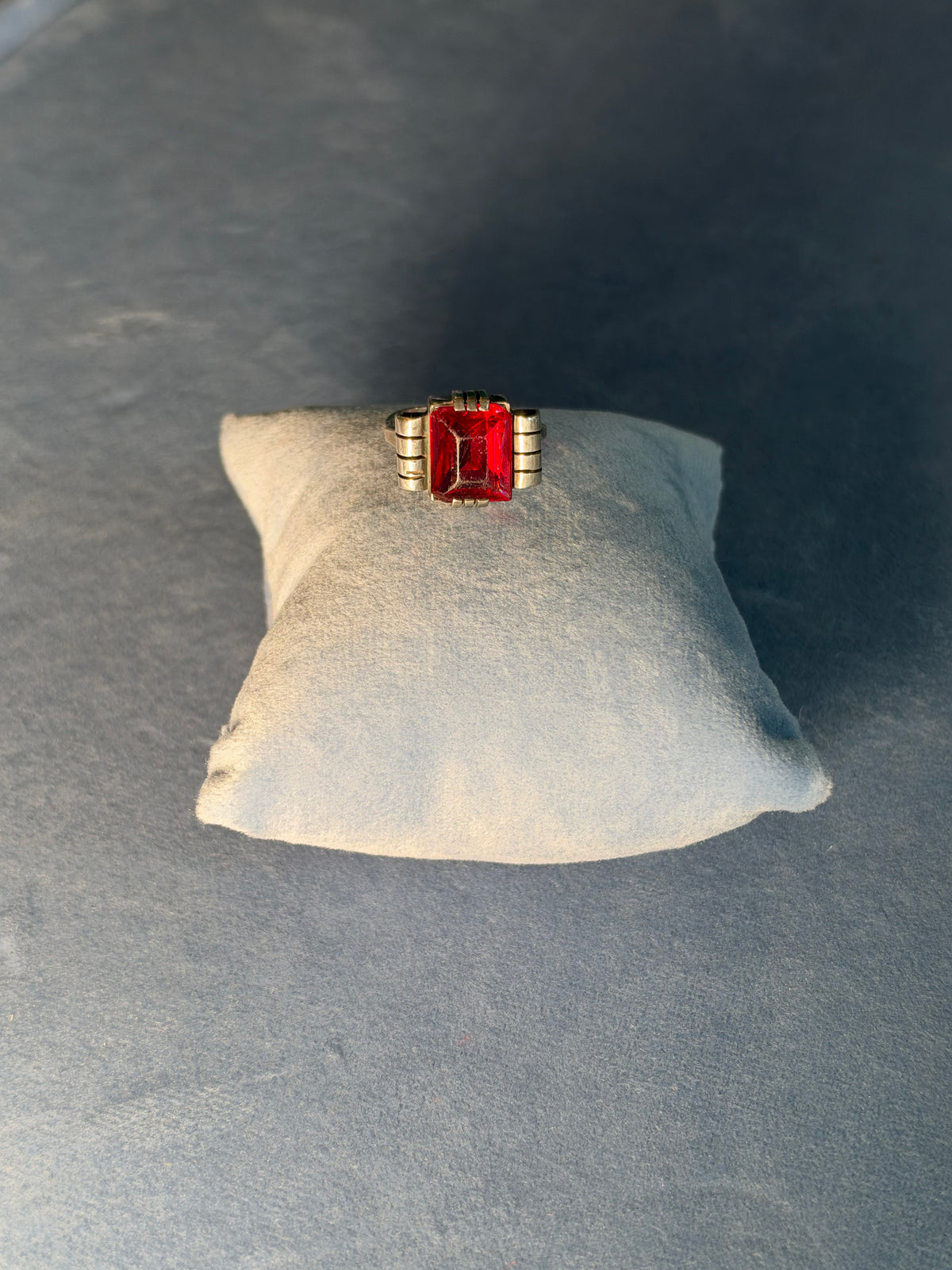 Tank red and silver ring